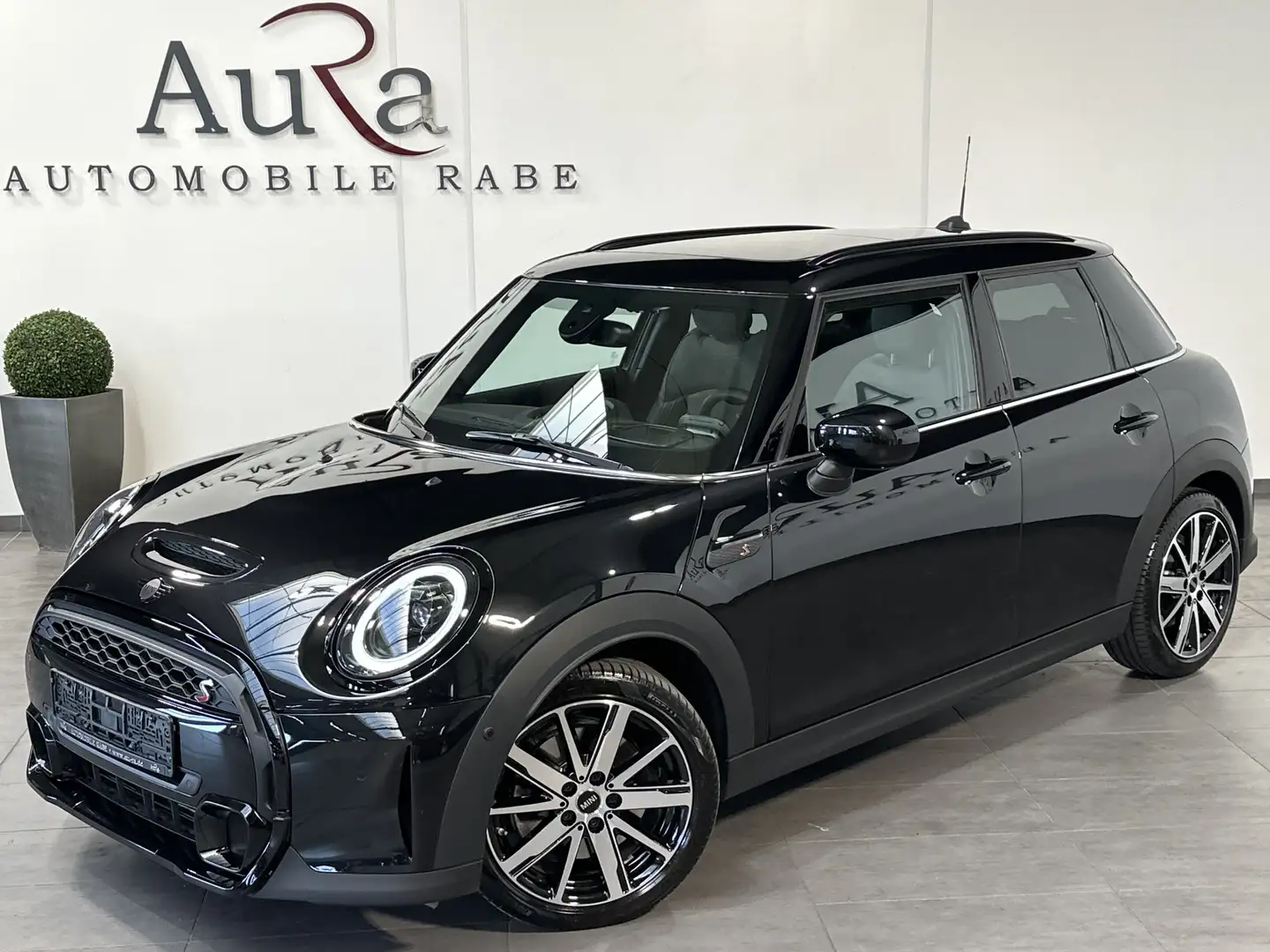 MINI Cooper S Classic Trim NAV+LED+PANO+HEAD-UP+H&K Schwarz - 2