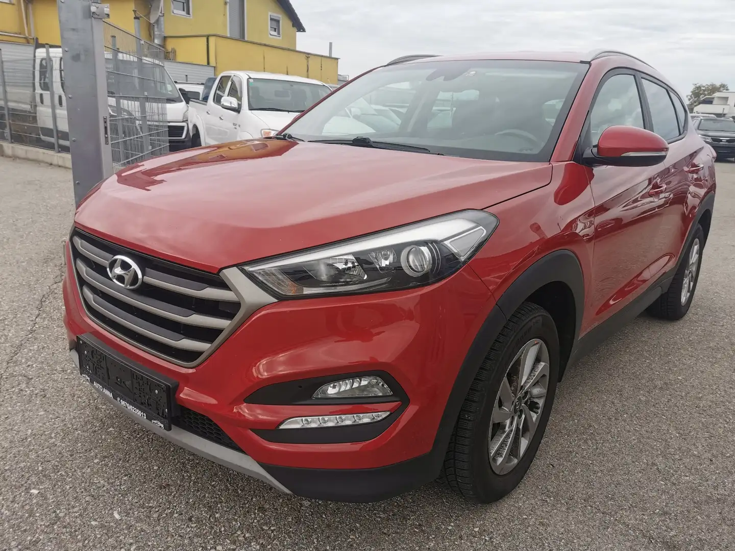 Hyundai TUCSON Tucson 1,7 CRDI Start-Stopp Go Go Rot - 1