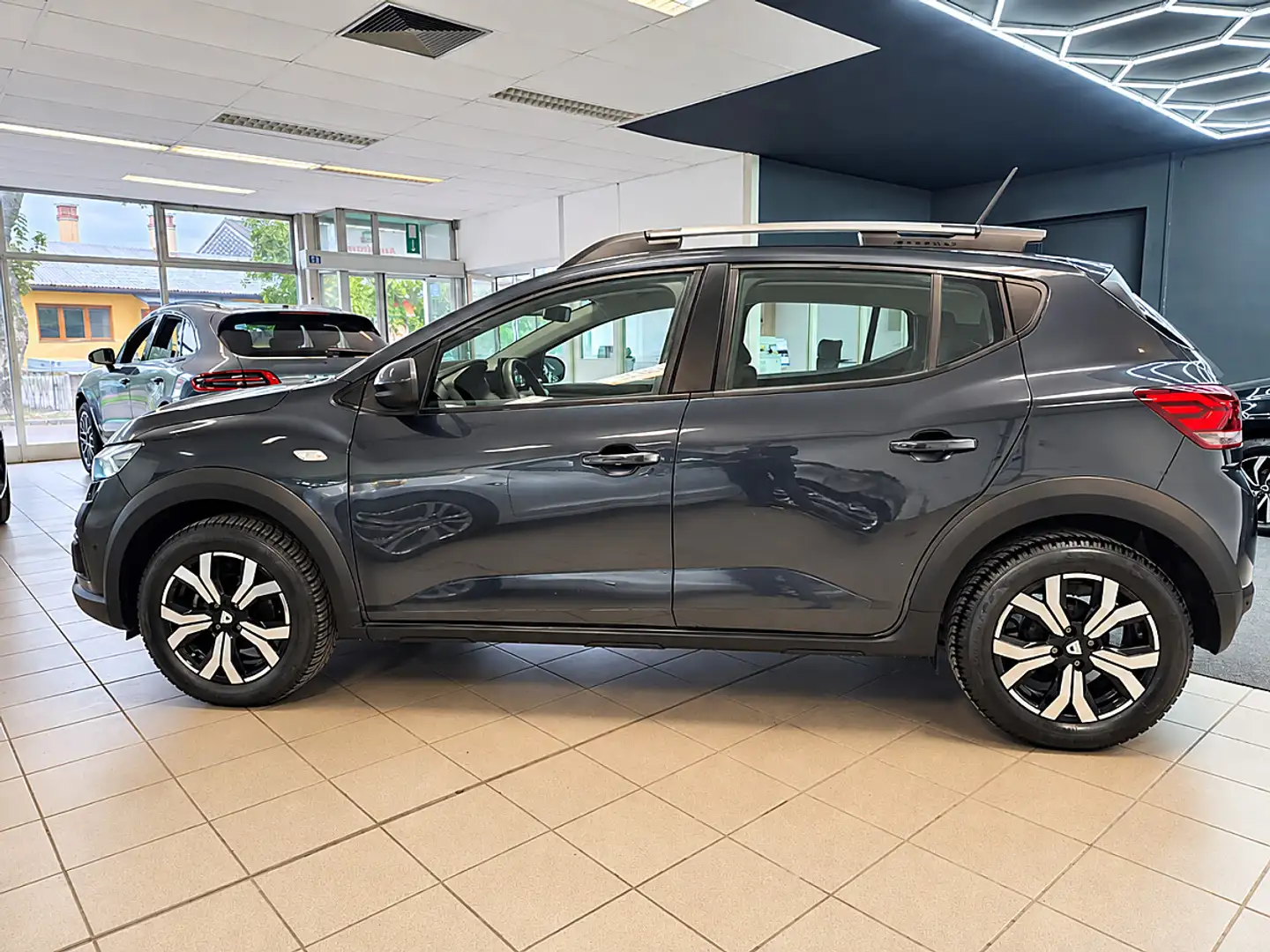 Dacia Sandero III 1.0 TCe 90 Stepway Comfort Grau - 2
