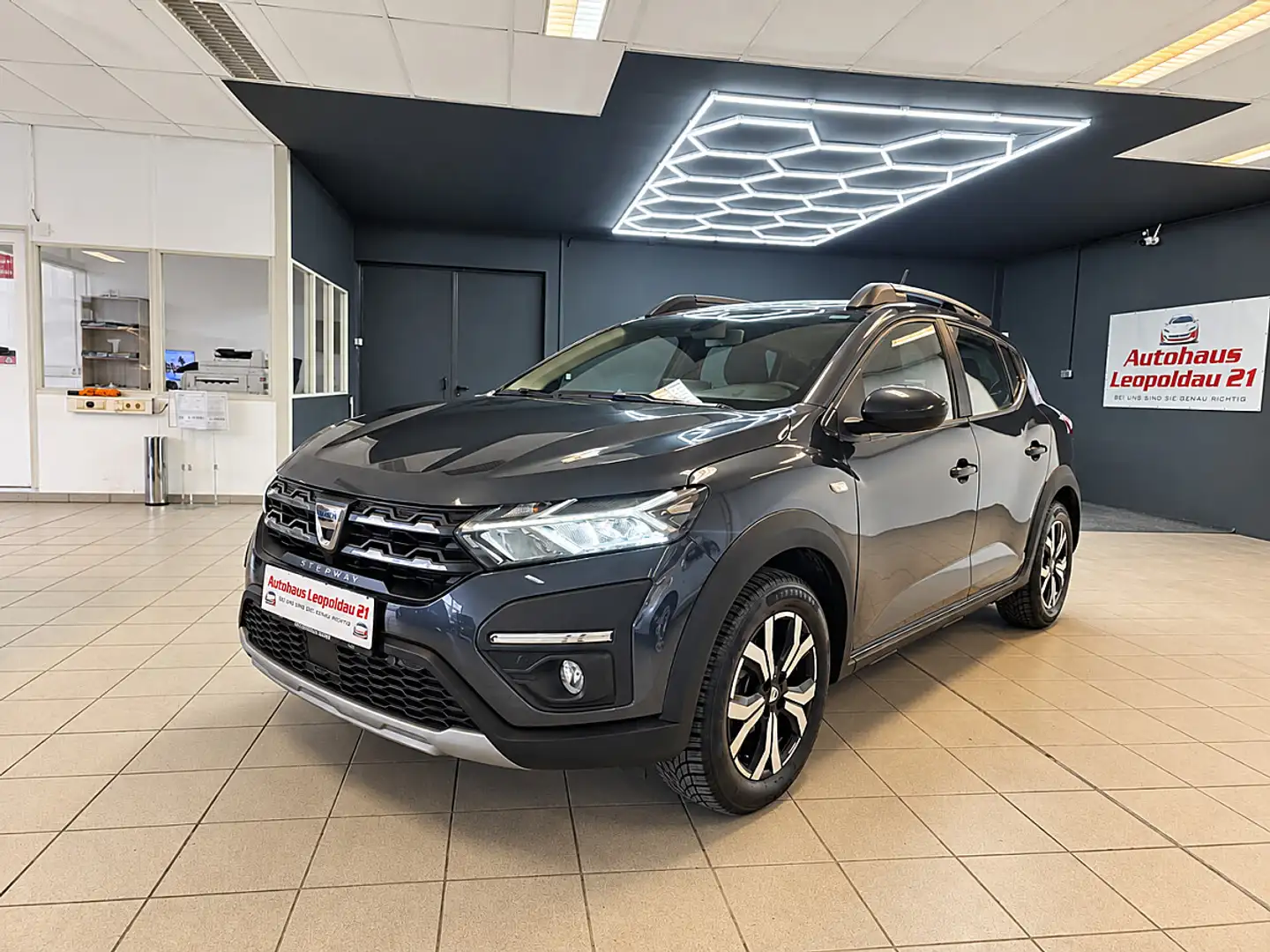 Dacia Sandero III 1.0 TCe 90 Stepway Comfort Grau - 1