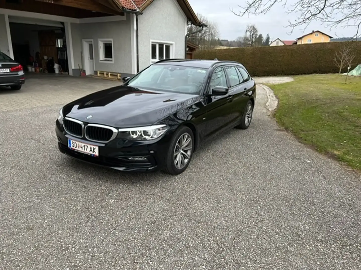 BMW 520 (G31) Tour Aut.Head up Komfort Sitze Memory LEDER Schwarz - 1