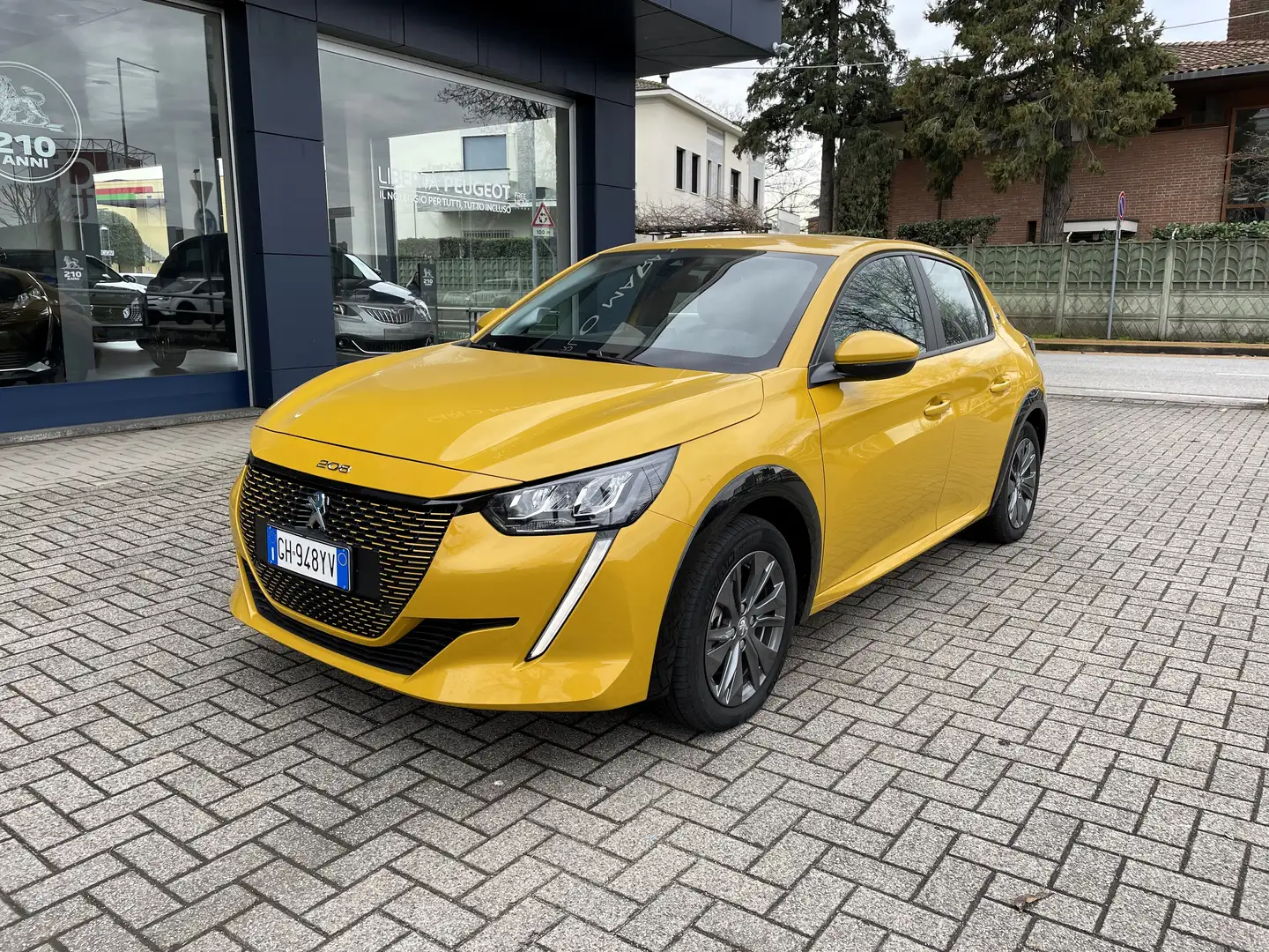 Peugeot 208 Elettrica Active Pack 100kW Yellow - 1