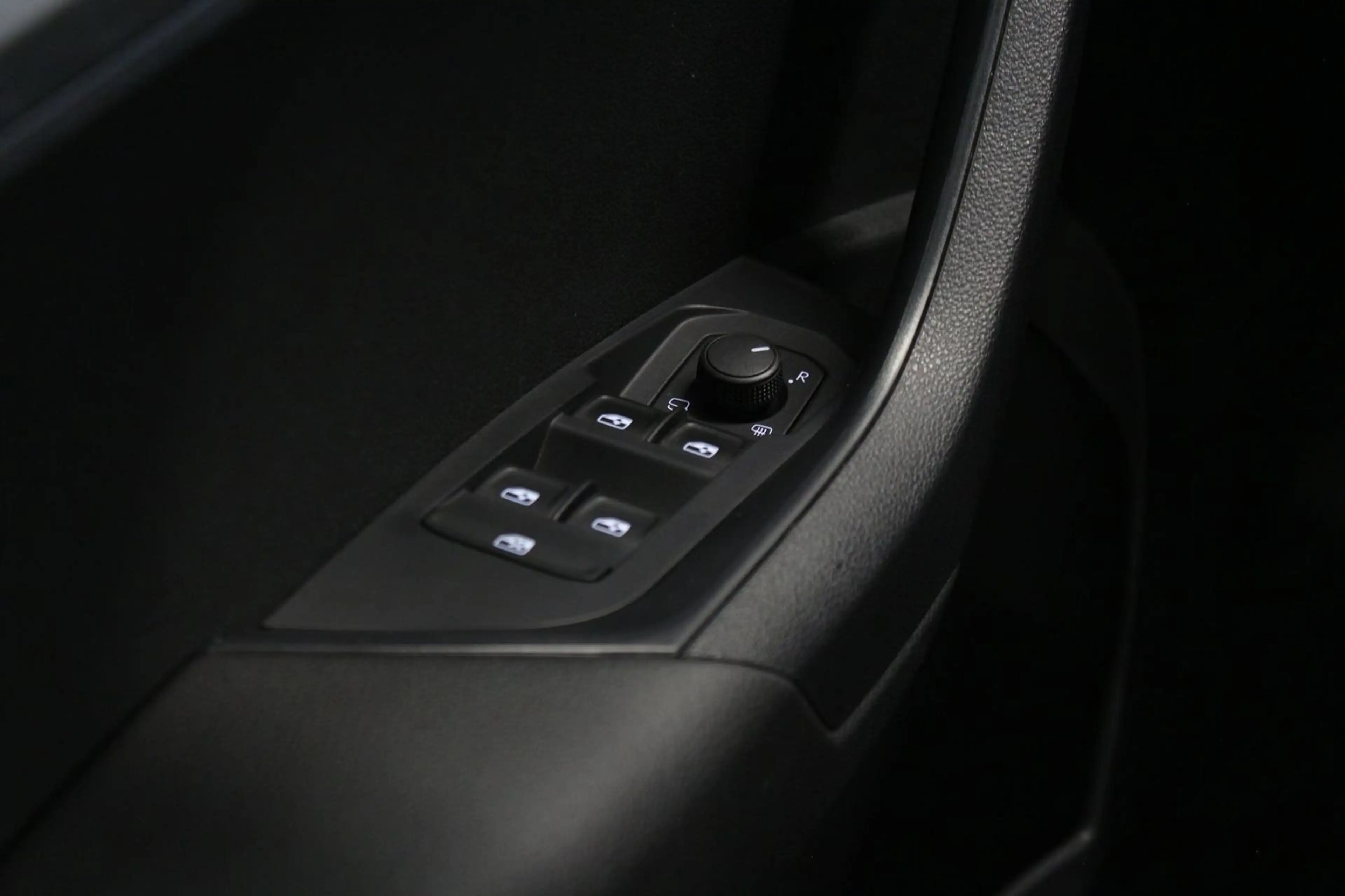 Skoda Karoq Ambition Led DSG — photo 8