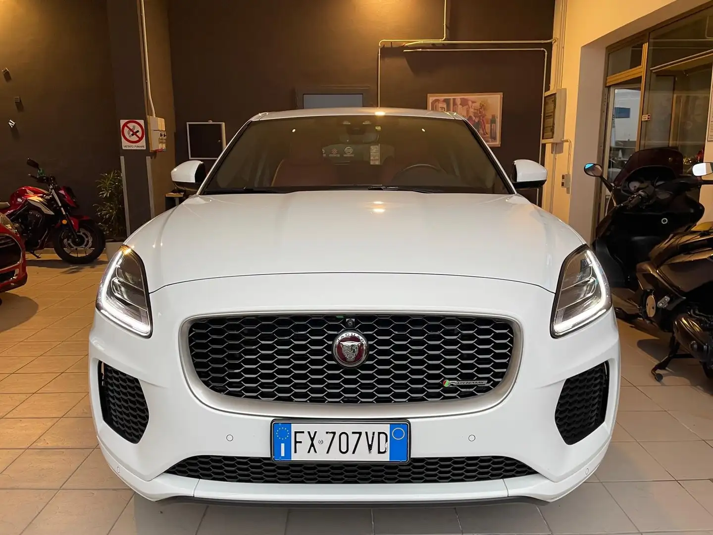 Jaguar E-Pace E-Pace 2.0d i4 R-Dynamic HSE awd 180cv auto my19 Wit - 2