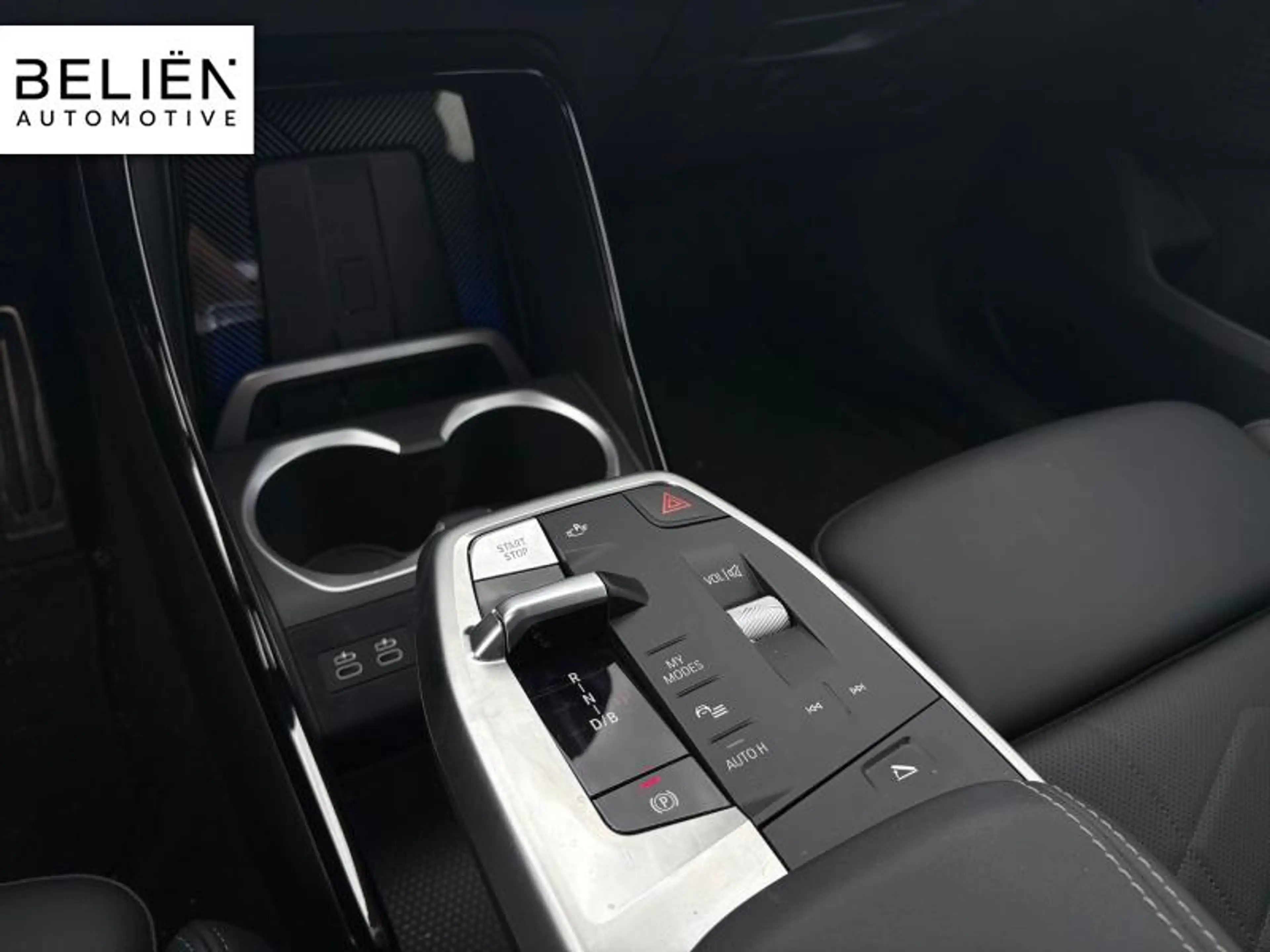 BMW iX2 xDrive30 — photo 8
