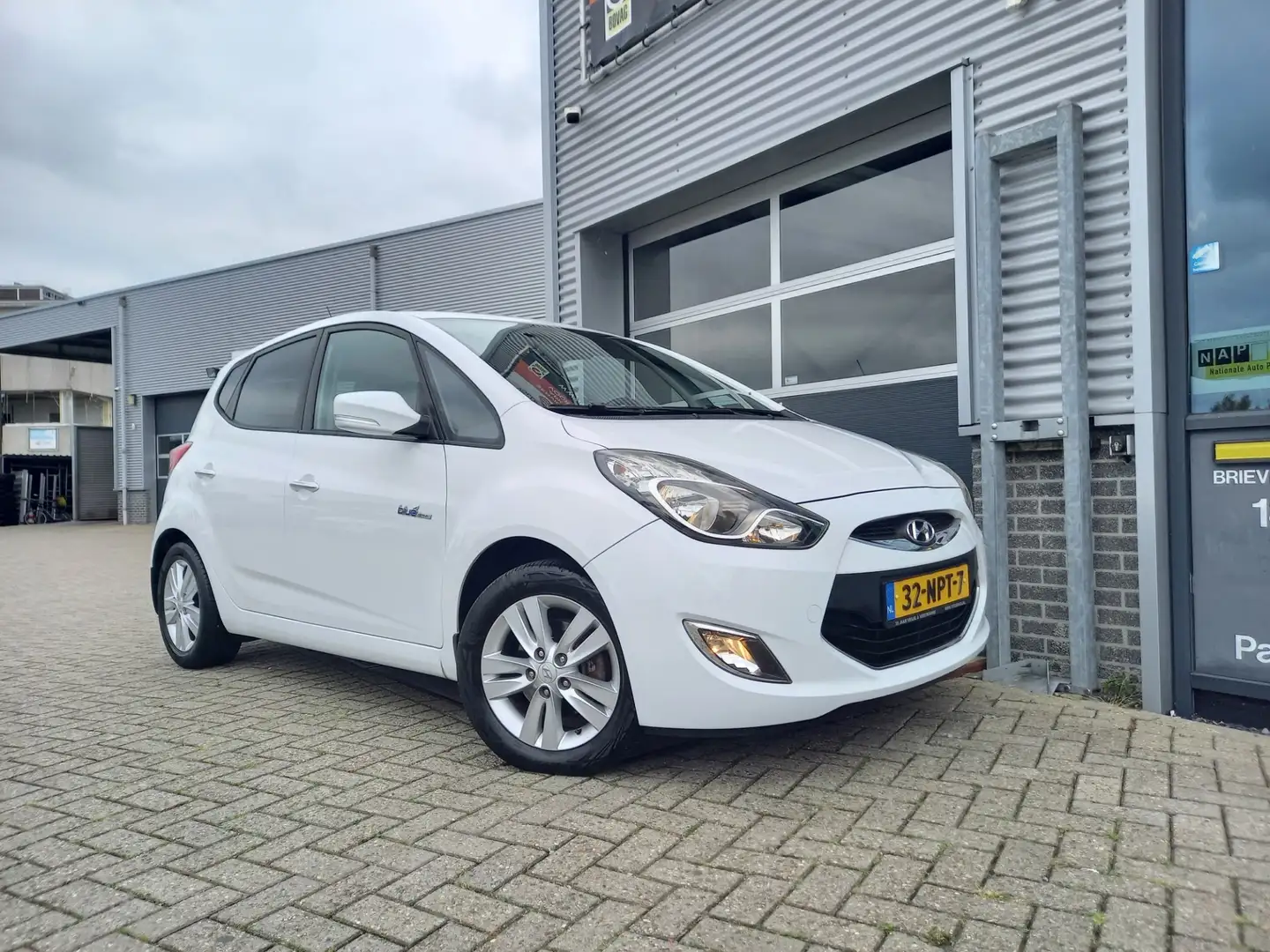 Hyundai iX20 1.4i i-Vision - TREKHAAK - NAVI - AIRCO - CRUISE - Wit - 2