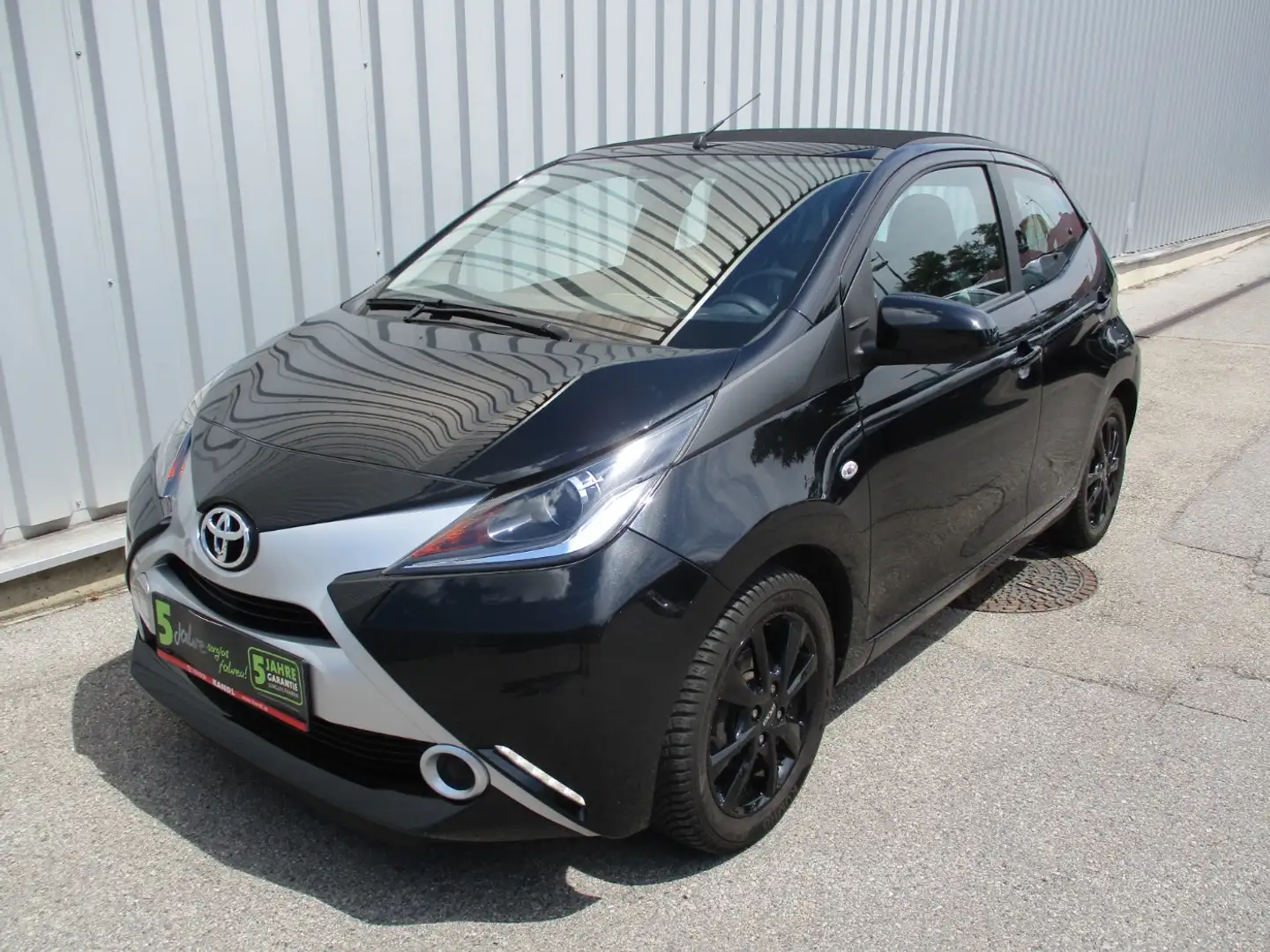 Toyota Aygo 1.0 VVT-i x-play Stofffaltdach Rückfahrkamera Schwarz - 1