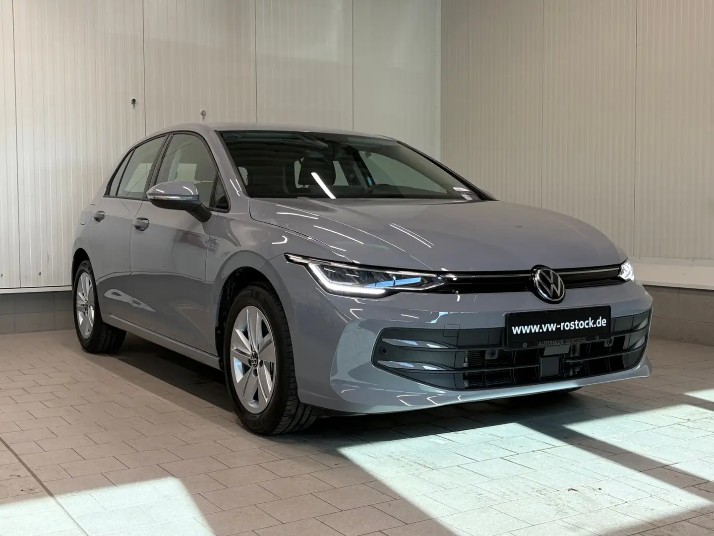 Volkswagen Golf VIII Life 1.5 TSI LED RFK ACC APP Grau - 2
