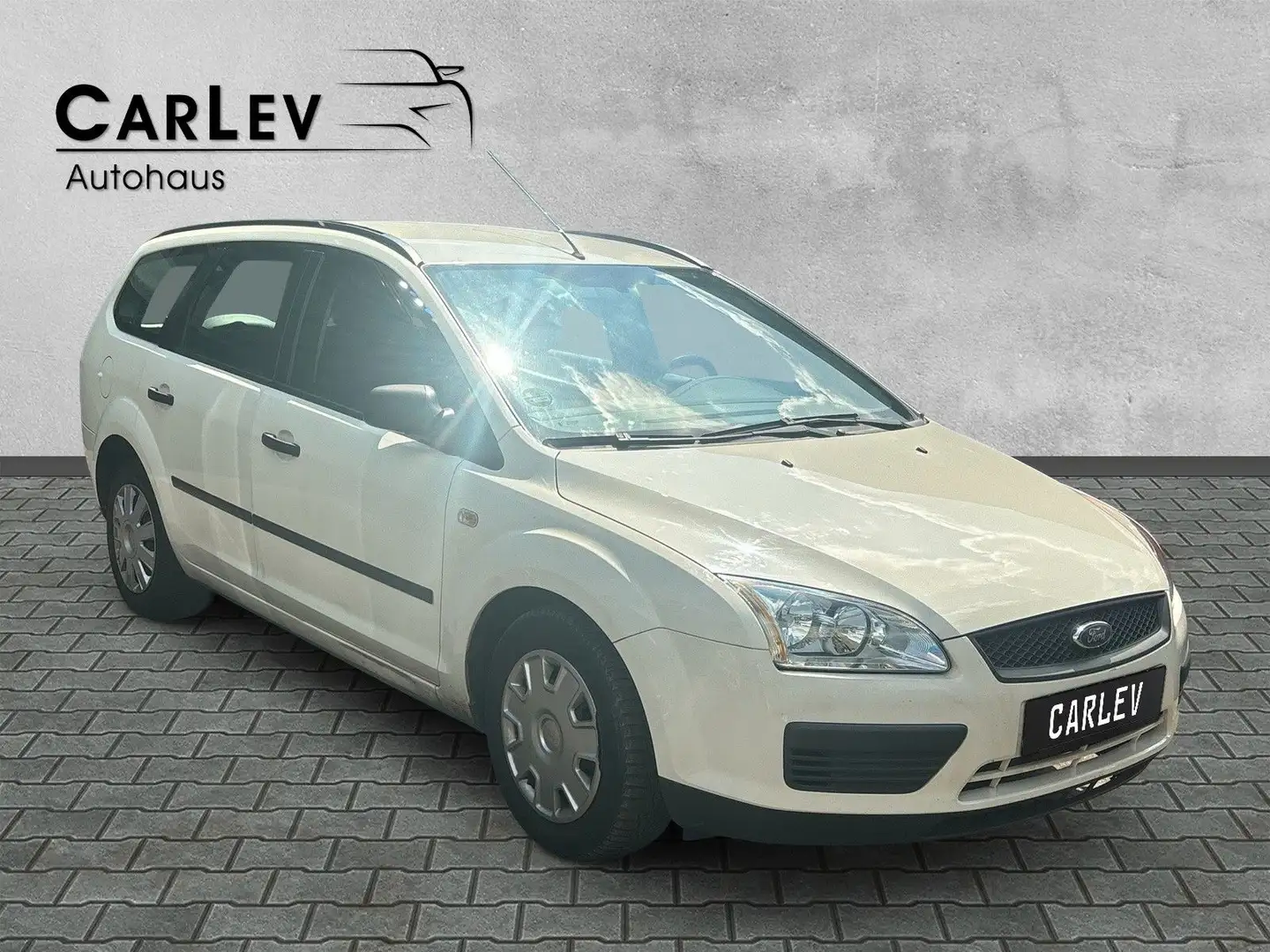 Ford Focus Tüv neu Inspektion neu Blanco - 1