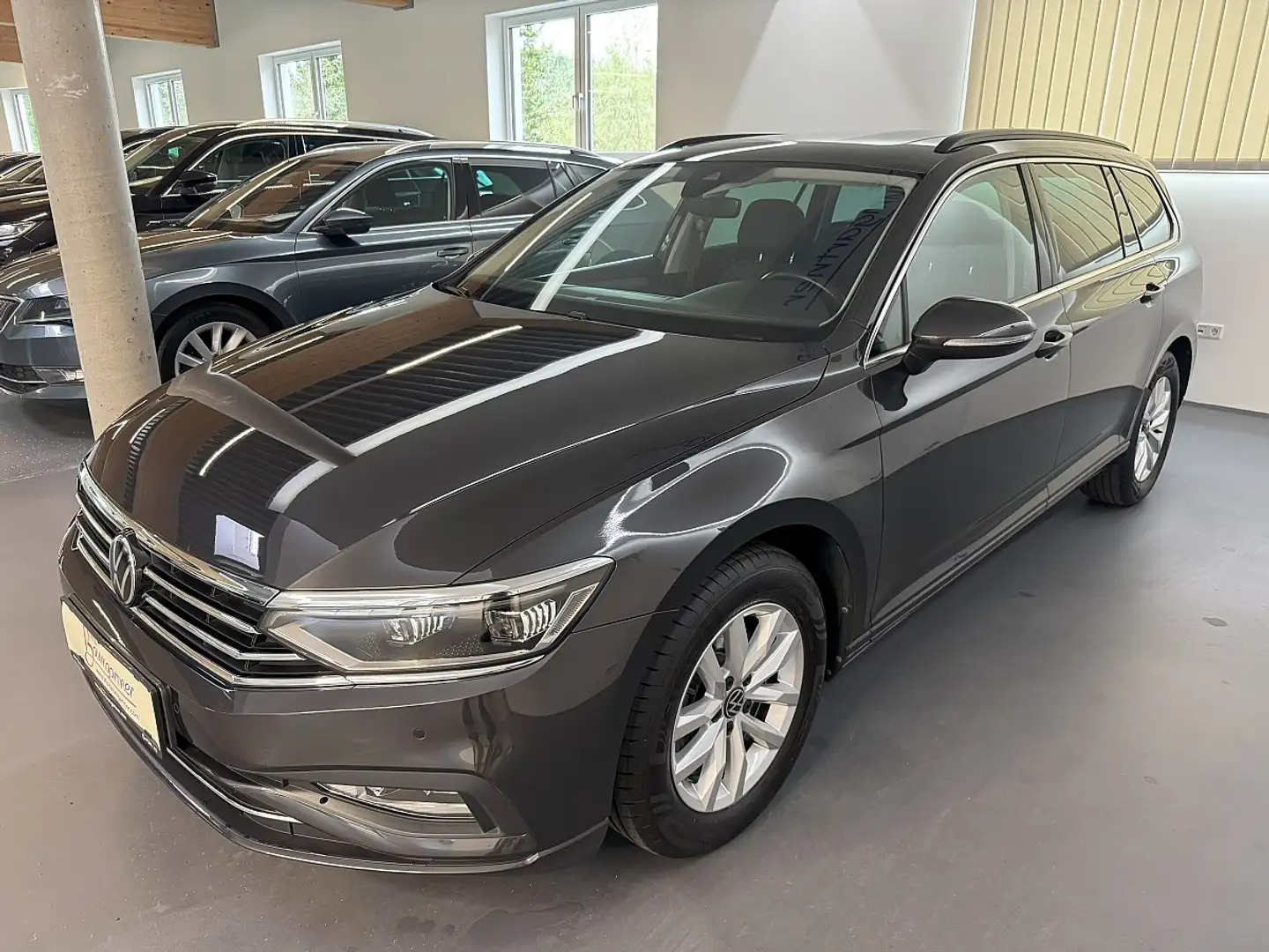 Volkswagen Passat Variant 2,0TDI *Matrix-LED*NAVI*ACC*PANO*Sitzheizung*Rü... Grau - 2