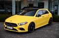 Mercedes-Benz A 180 7G-DCT AMG Line -LED-CAMERA-CARPLAY-CRUISE-AMBIANT Geel - thumbnail 2