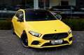 Mercedes-Benz A 180 7G-DCT AMG Line -LED-CAMERA-CARPLAY-CRUISE-AMBIANT Geel - thumbnail 5