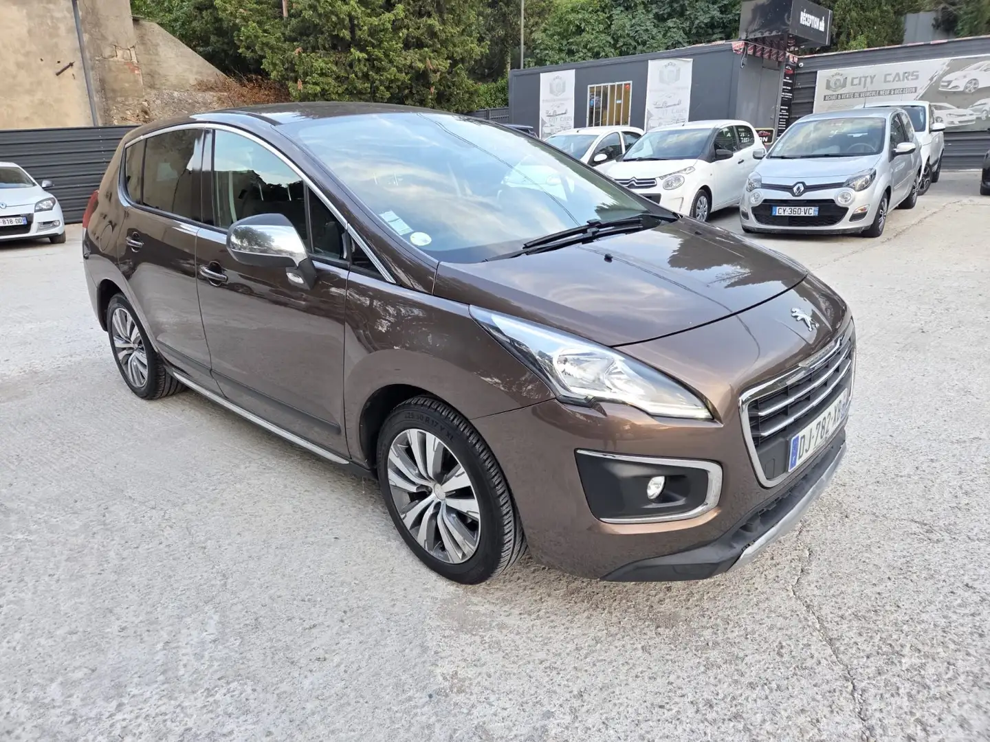 Peugeot 3008 Style Brown - 1