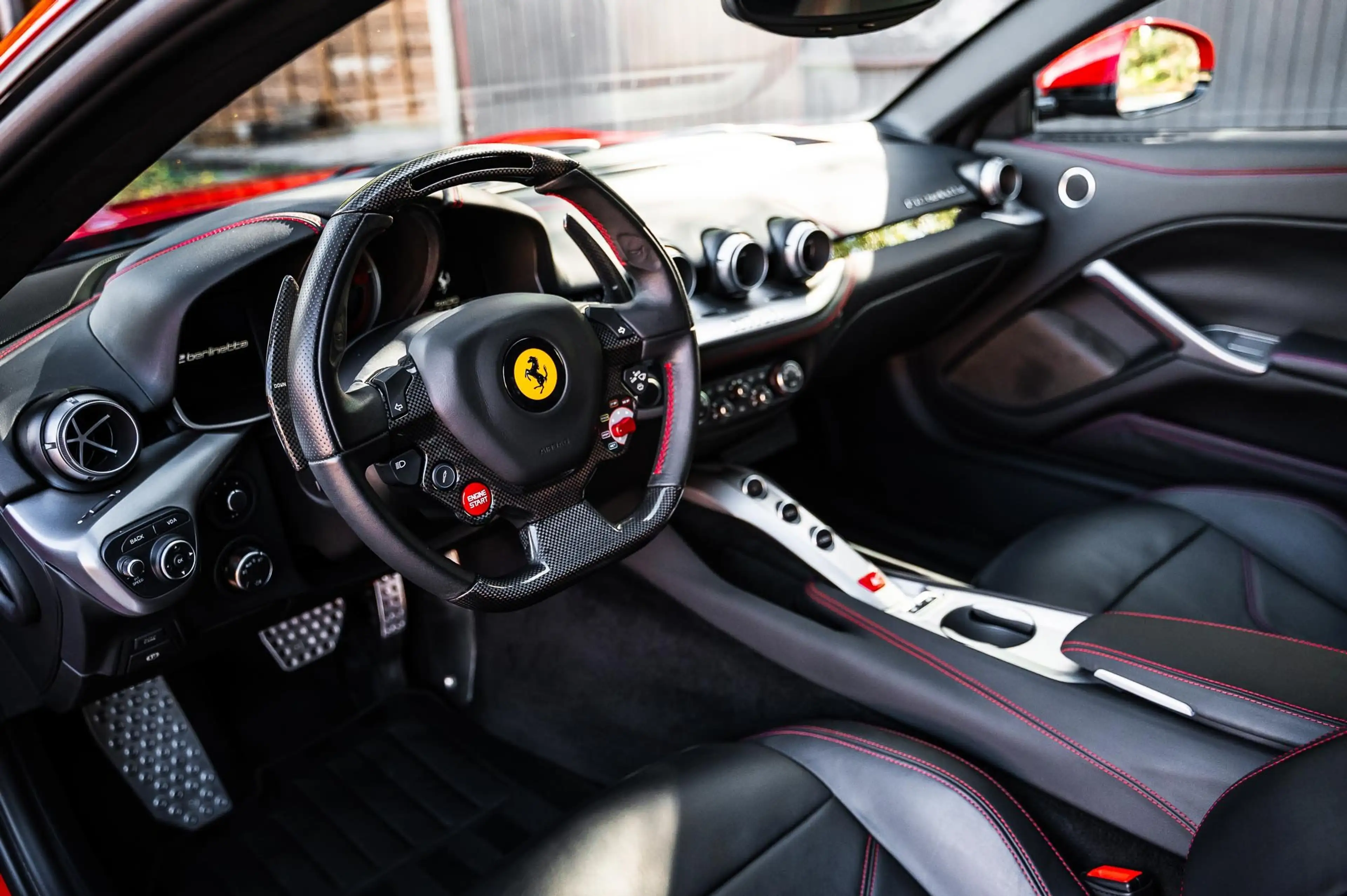 Ferrari F12 BERLINETTA/ BELGIAN / 12.000KM/ CCB /FULL SERVICE — photo 11