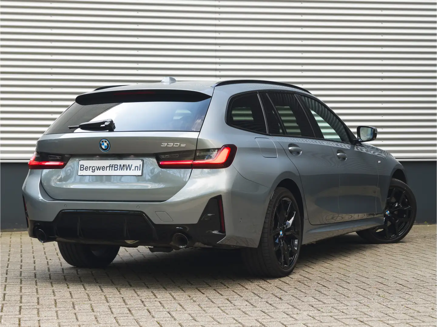 BMW 330 3-serie Touring 330e M-Sport Pro - LCI 2 - Grote R Grijs - 2