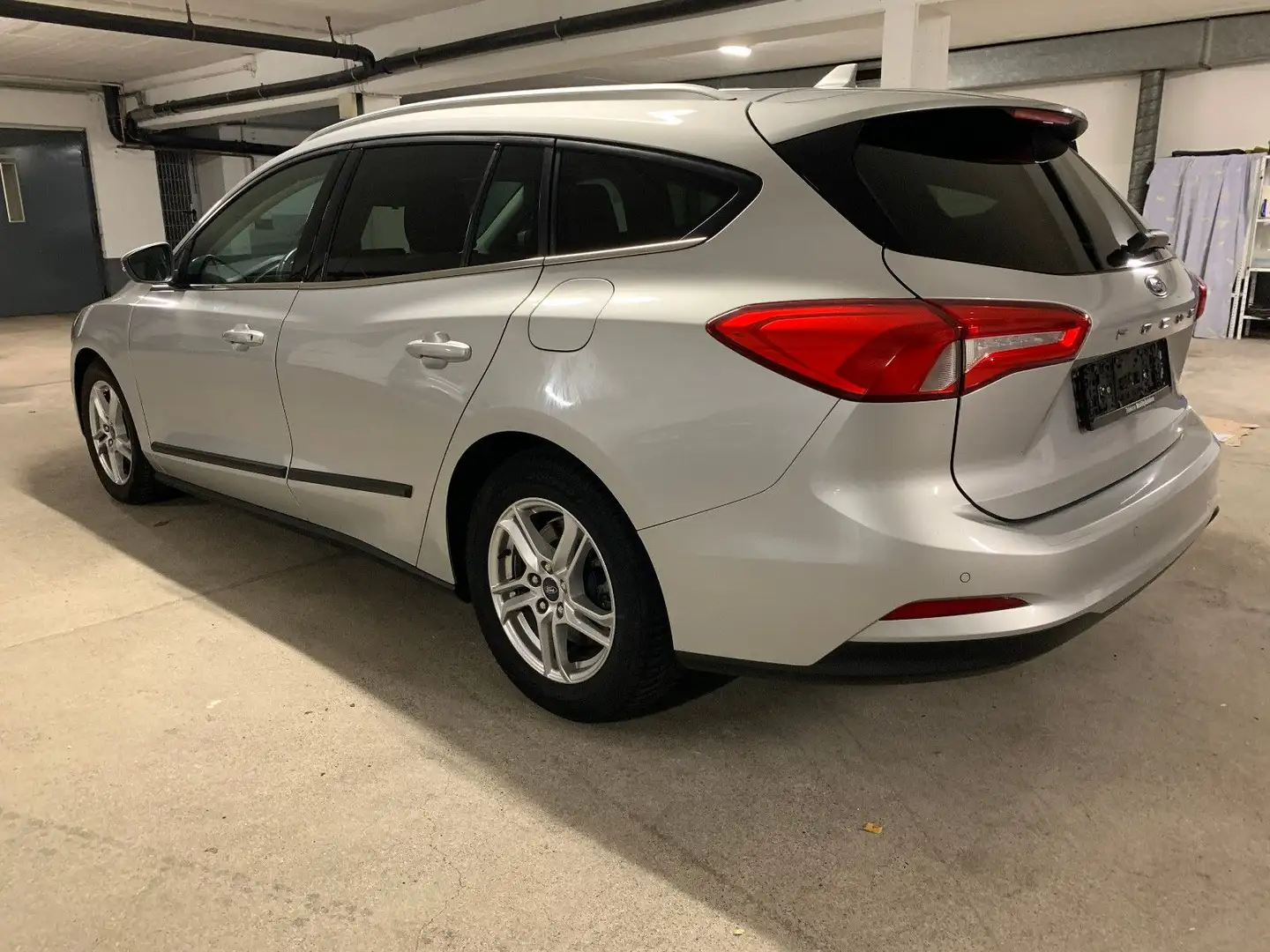 Ford Focus Turnier mit NAVI/KAMERA/LH./SH./ALU Argent - 2