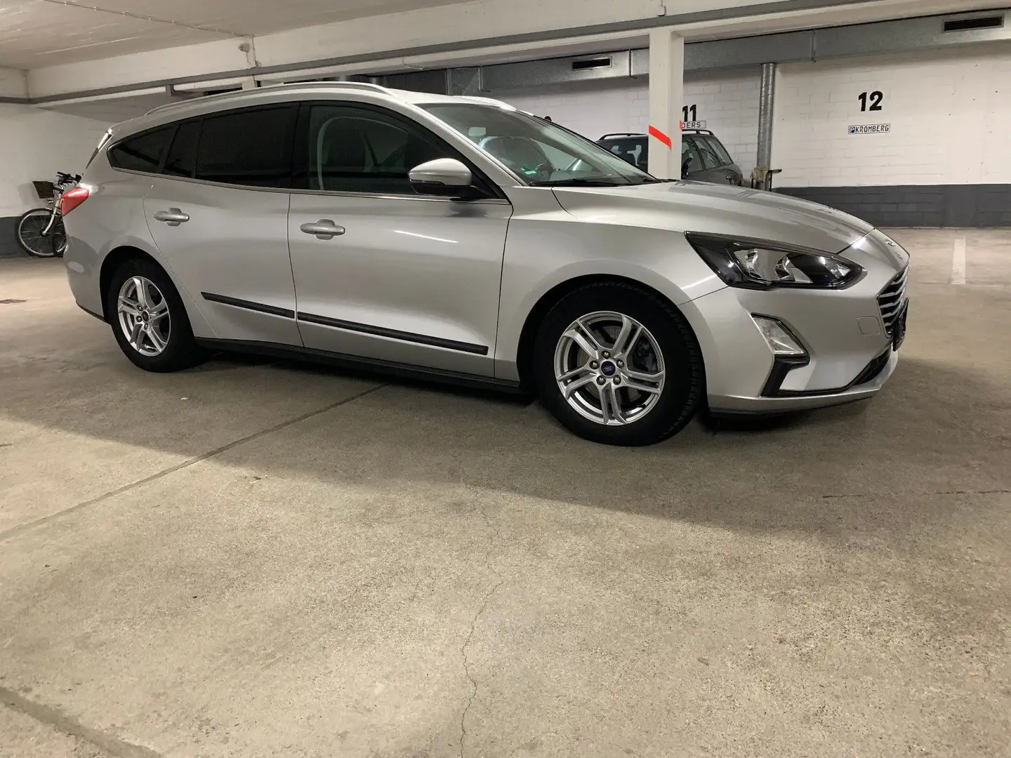 Ford Focus Turnier mit NAVI/KAMERA/LH./SH./ALU Argent - 1
