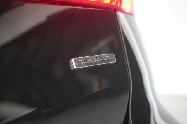 Audi A6 view 14