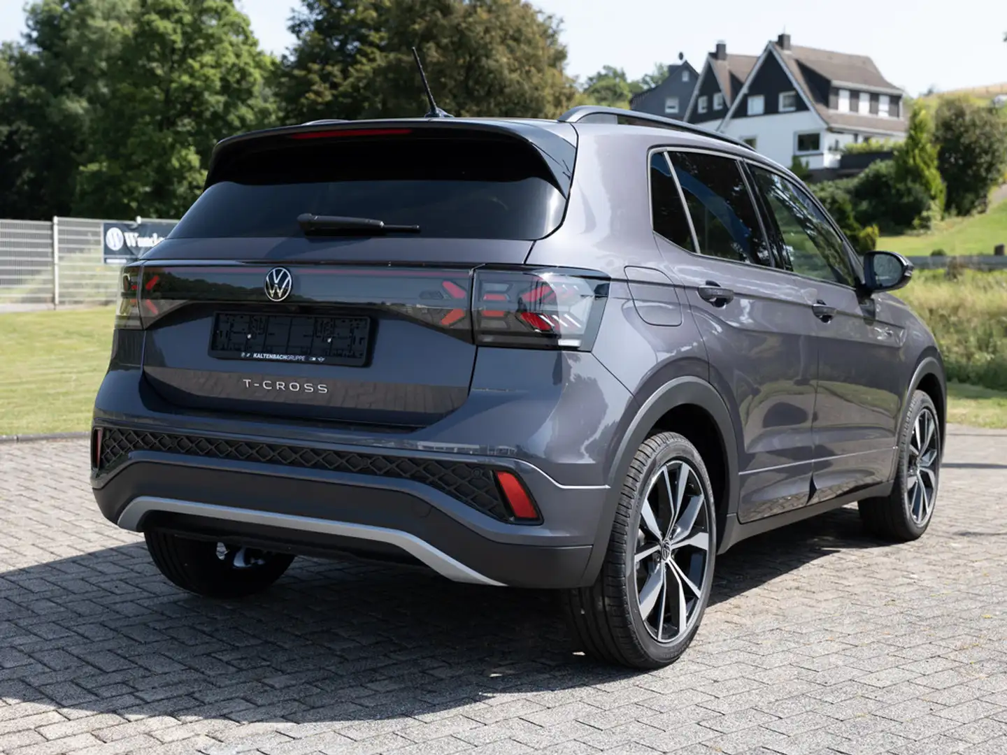 Volkswagen T-Cross 1.0 TSI R-Line AHK LED ACC NAVI SHZ Grau - 2