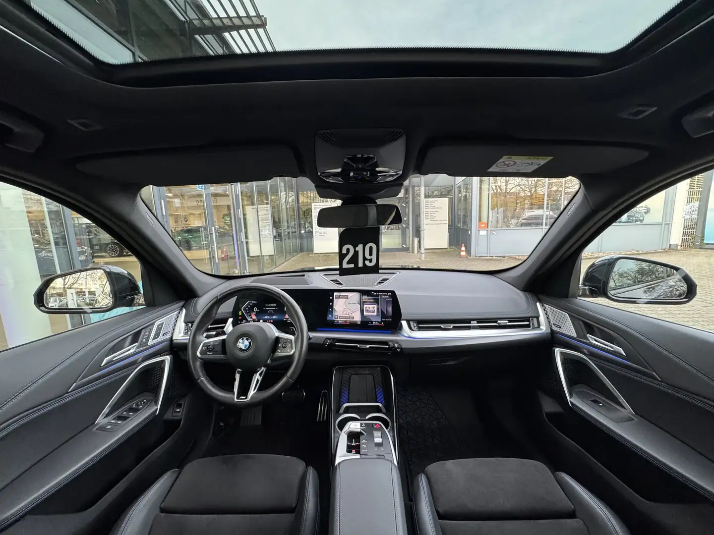 BMW X1 xDrive23i M Sport PANO h&k DA-Pro 360° HuD 19" Zwart - 2