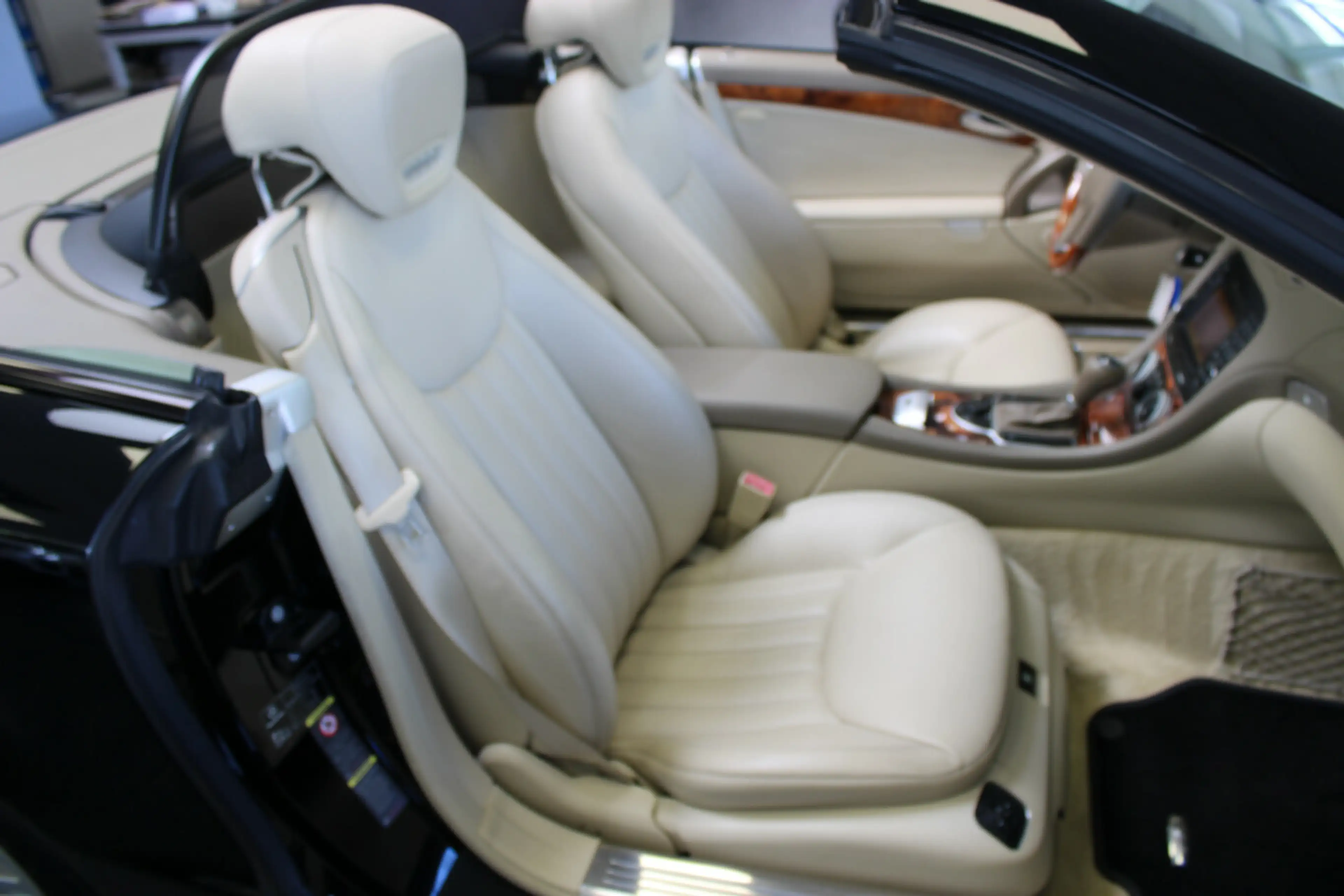 Mercedes-Benz SL 300 7G-TRONIC Cabrio — photo 12