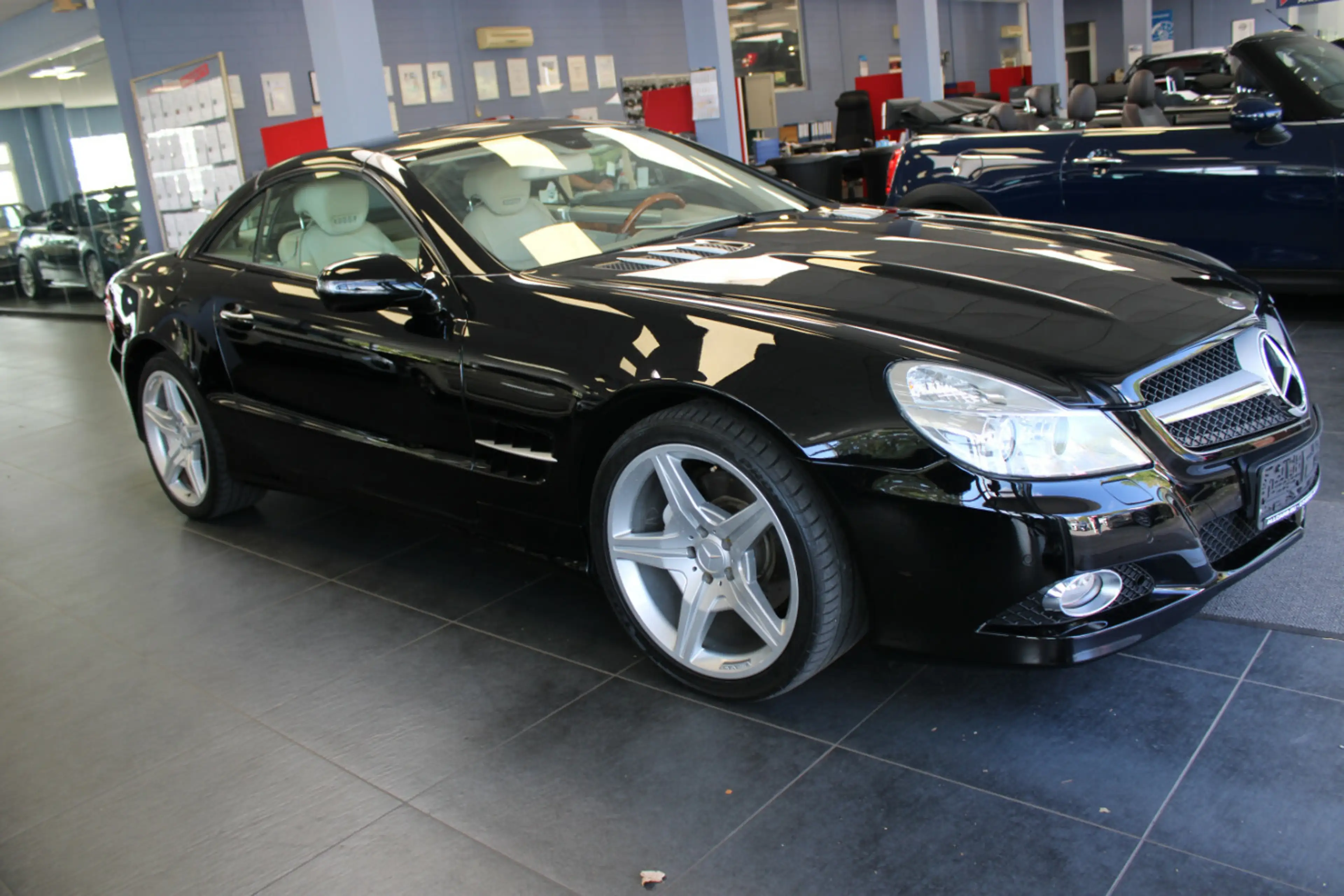 Mercedes-Benz SL 300 7G-TRONIC Cabrio — photo 7