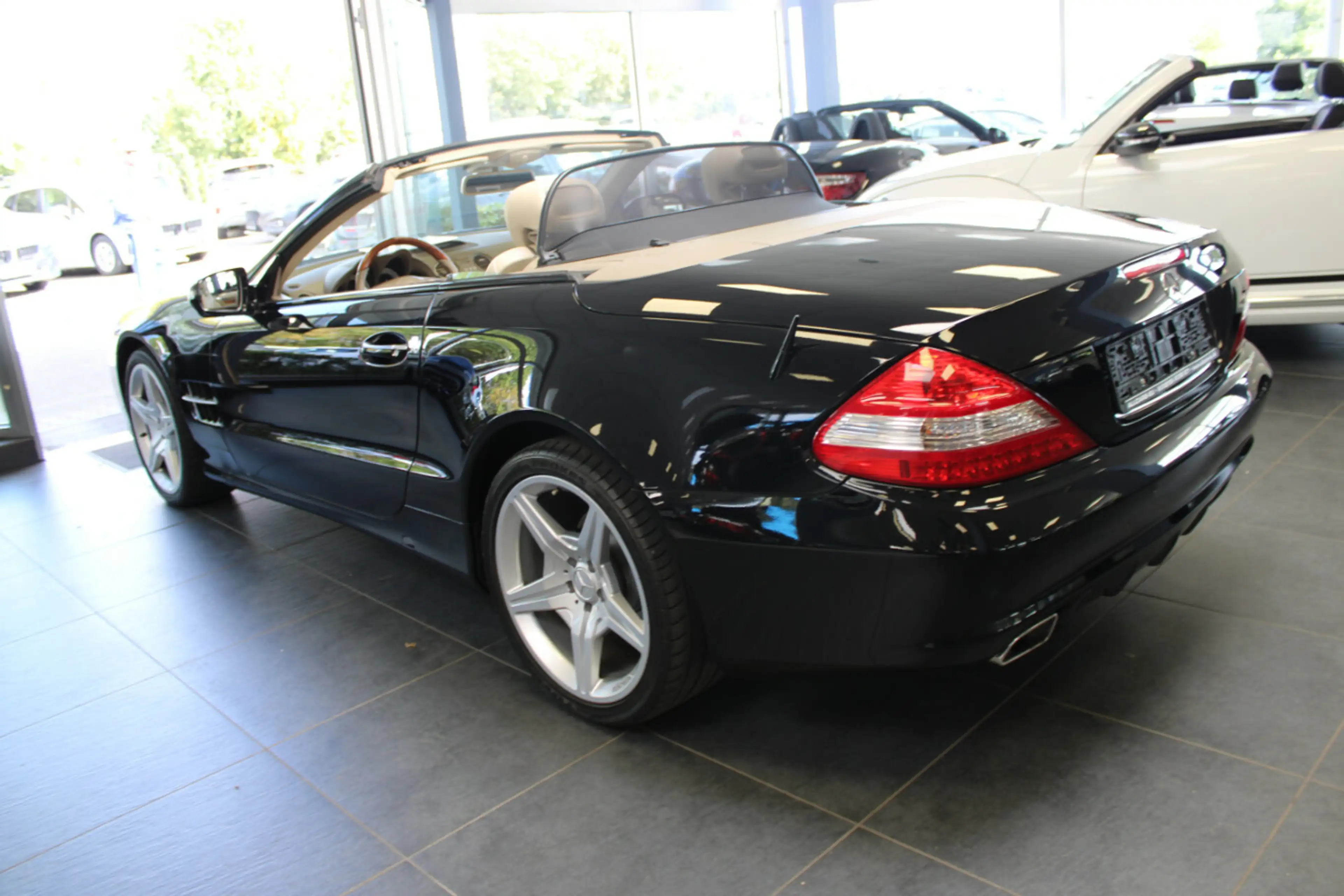 Mercedes-Benz SL 300 7G-TRONIC Cabrio — photo 4