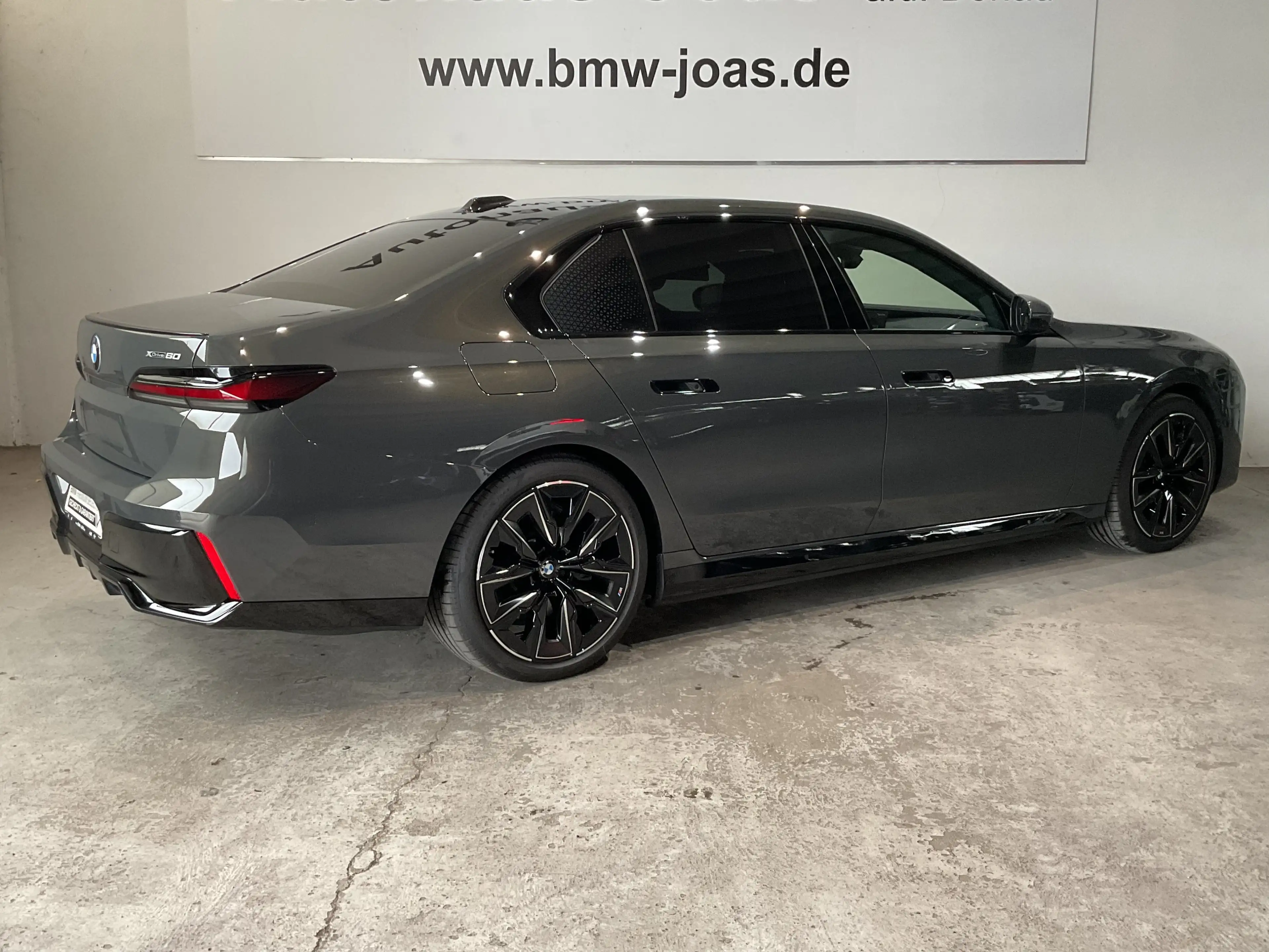 BMW i7 xDrive60 M Sportpaket, Glasdach Sky Lounge, Fond-E — photo 13