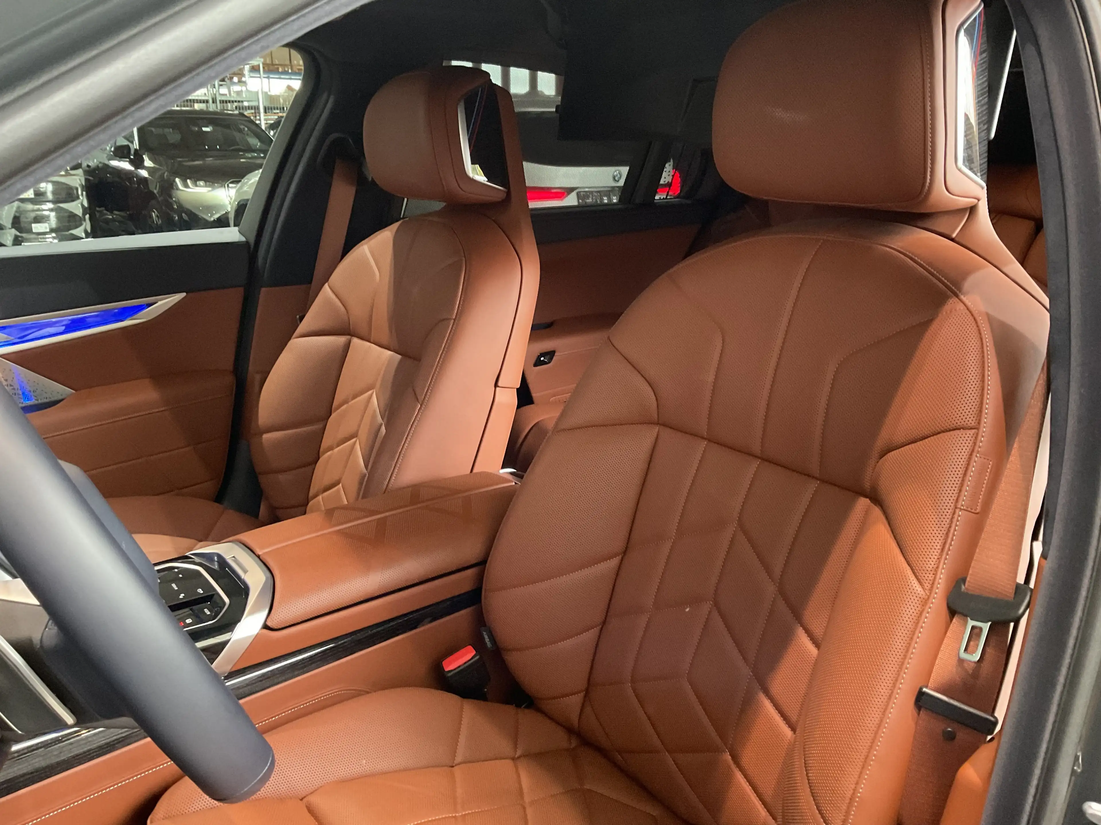 BMW i7 xDrive60 M Sportpaket, Glasdach Sky Lounge, Fond-E — photo 8