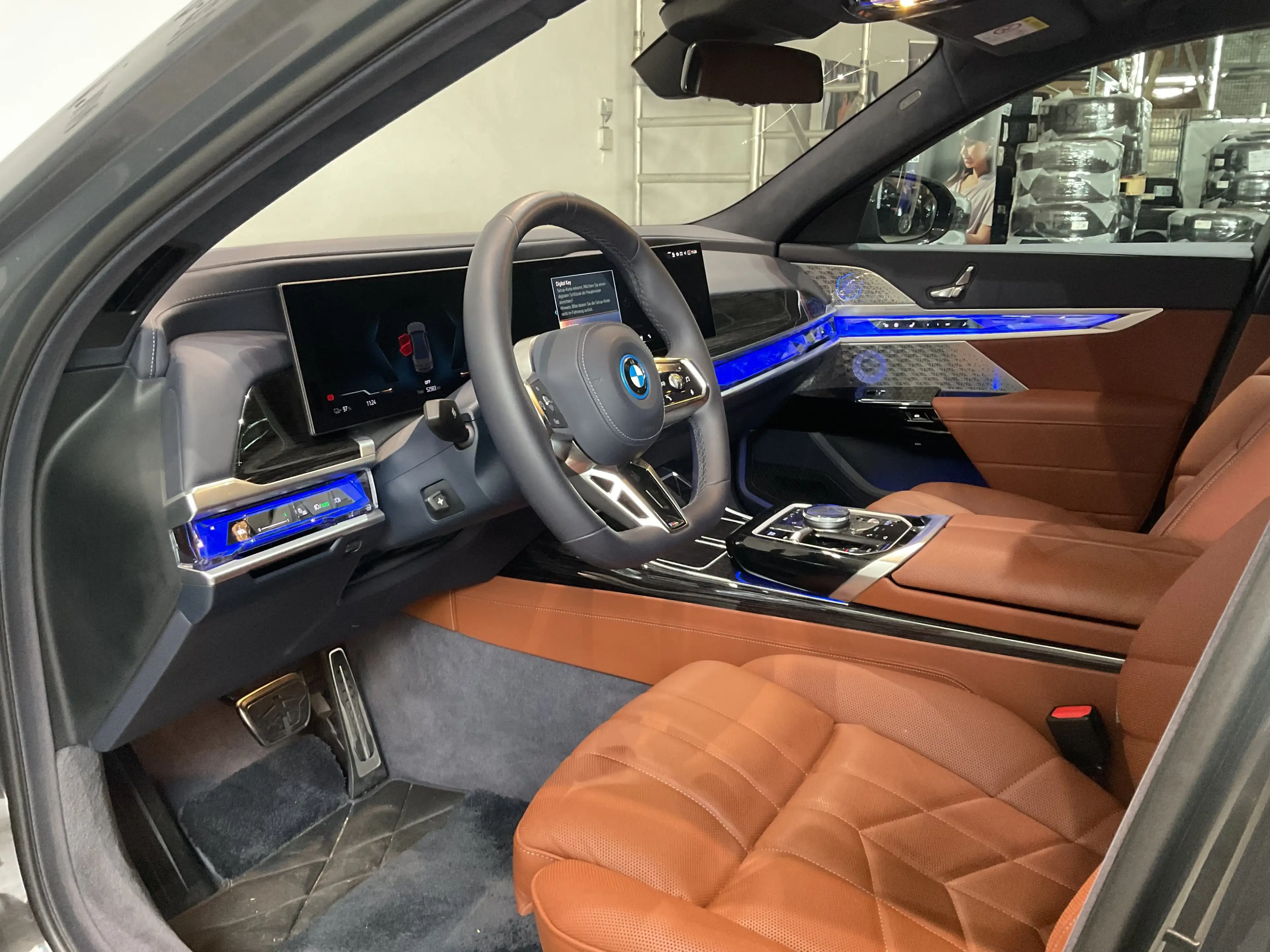 BMW i7 xDrive60 M Sportpaket, Glasdach Sky Lounge, Fond-E — photo 6