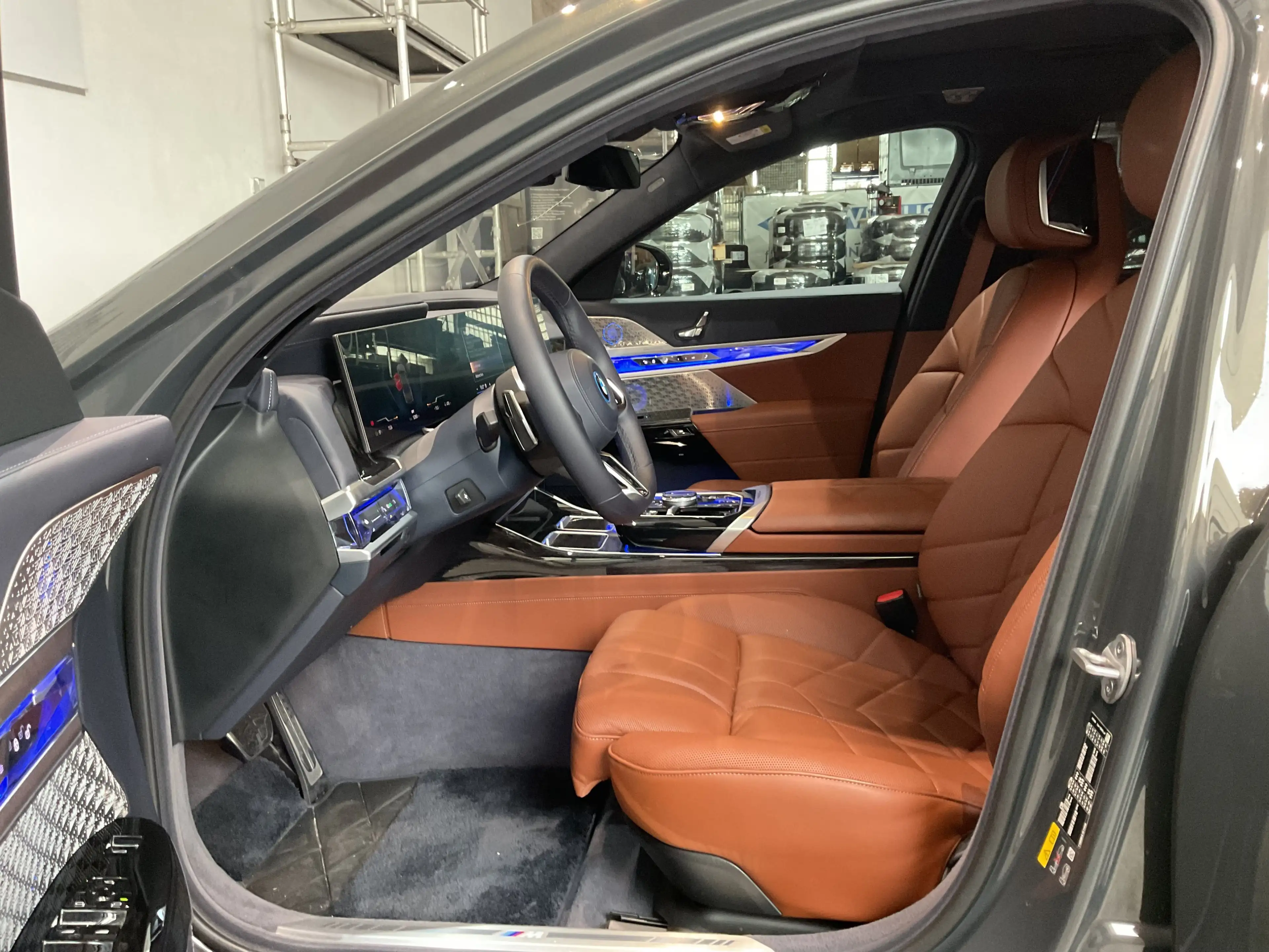 BMW i7 xDrive60 M Sportpaket, Glasdach Sky Lounge, Fond-E — photo 7