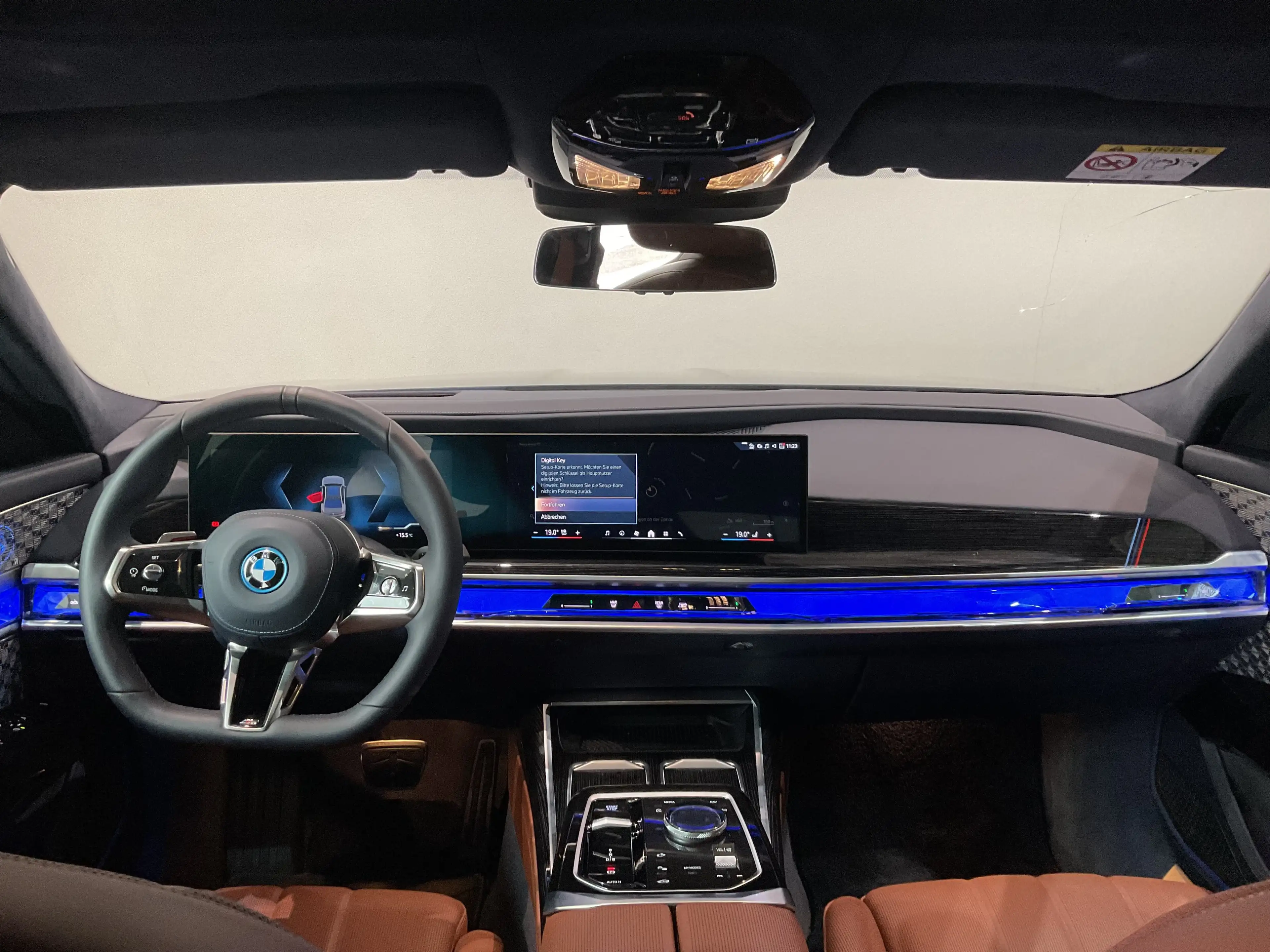 BMW i7 xDrive60 M Sportpaket, Glasdach Sky Lounge, Fond-E — photo 3
