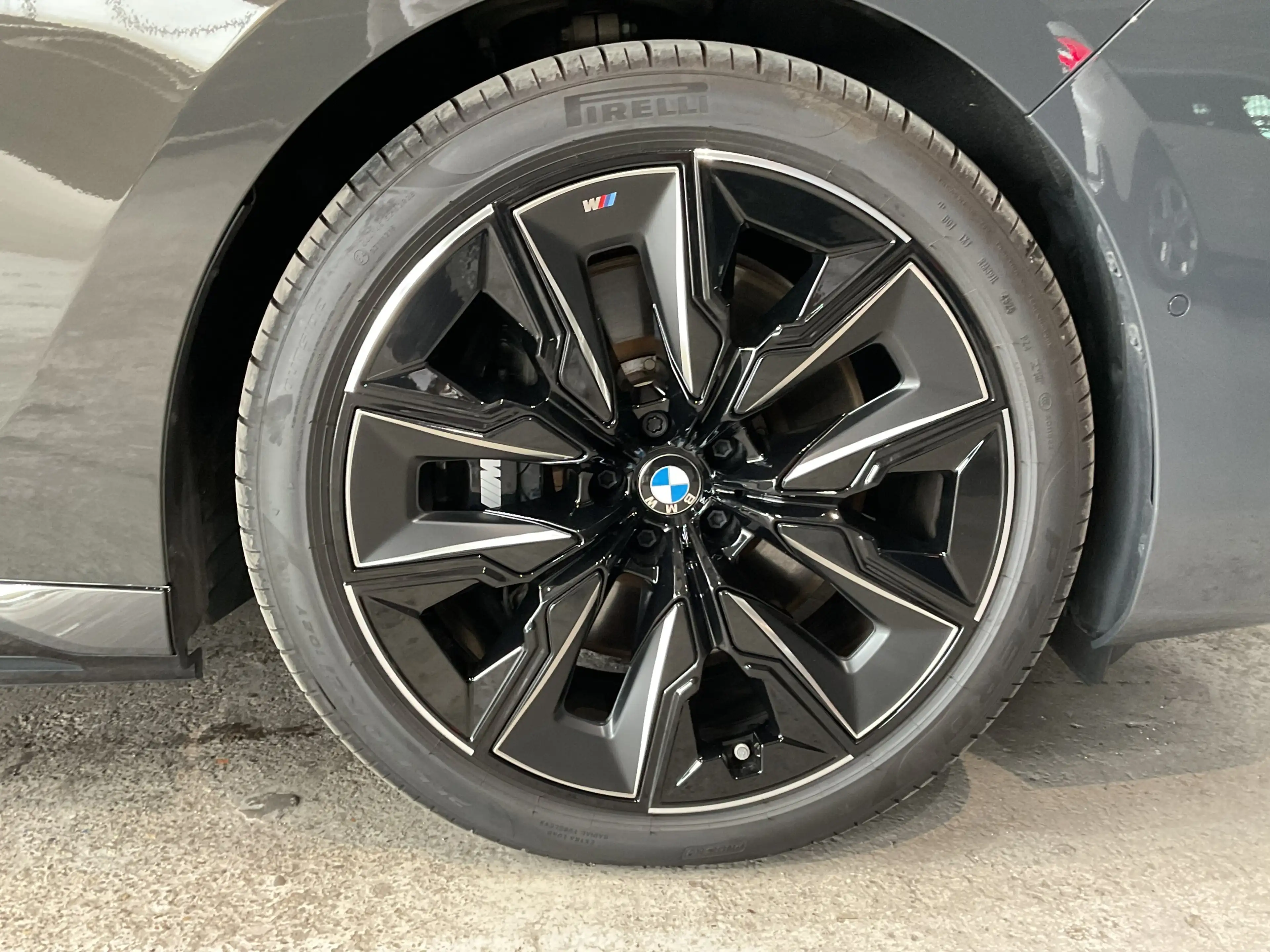 BMW i7 xDrive60 M Sportpaket, Glasdach Sky Lounge, Fond-E — photo 12