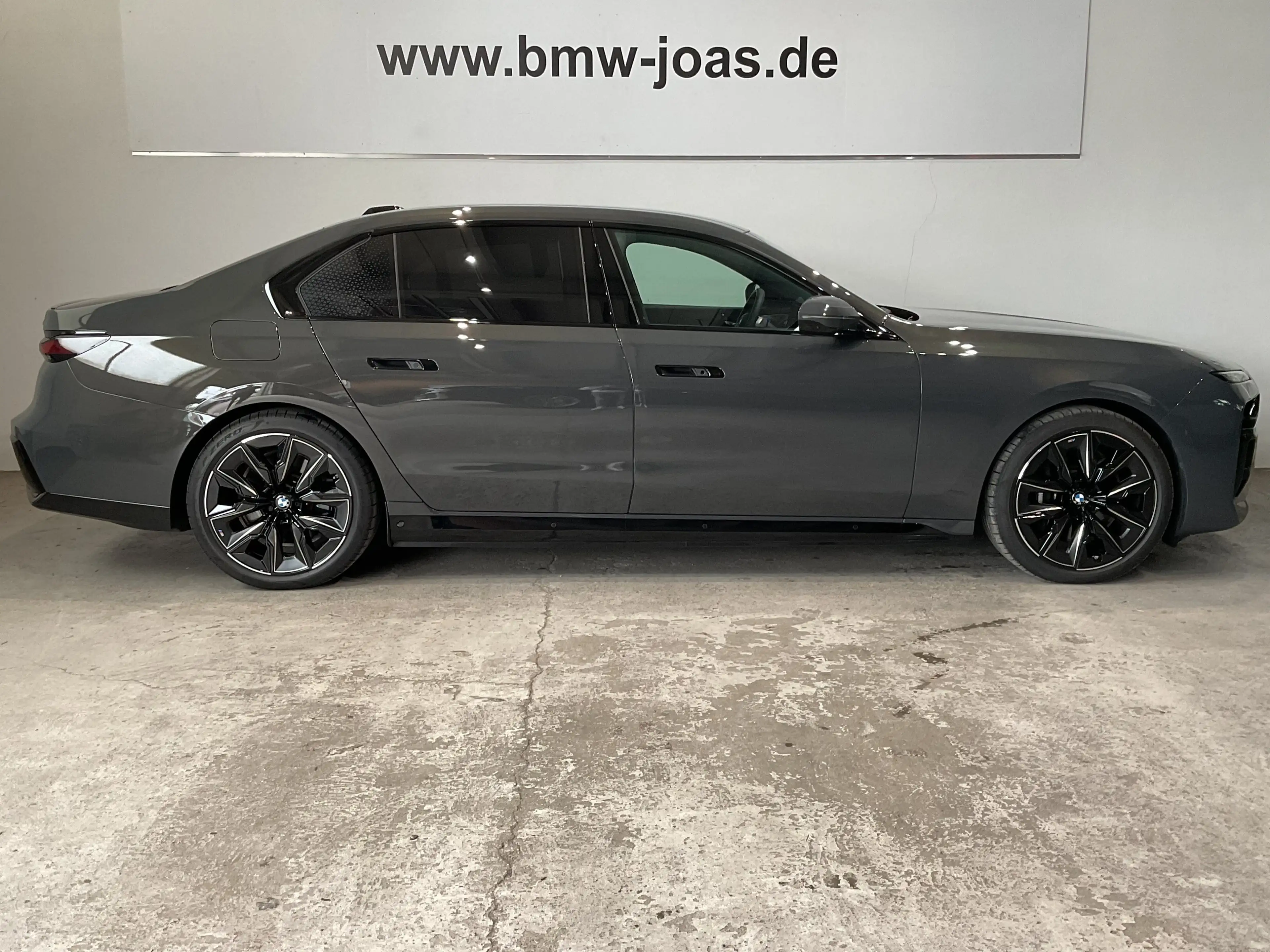 BMW i7 xDrive60 M Sportpaket, Glasdach Sky Lounge, Fond-E — photo 11