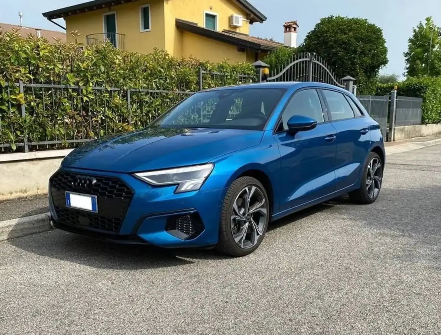 Audi A3 A3 Sportback 30 1.5 g-tron Business Bleu - 1