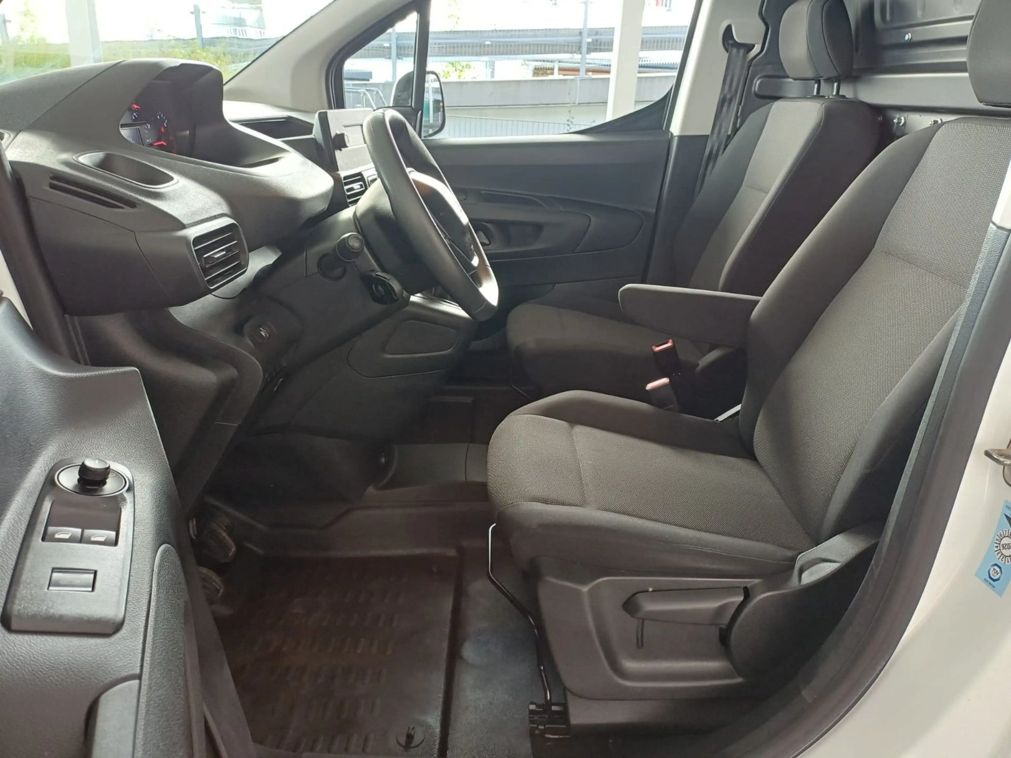 Peugeot Partner Premium L2 — photo 7