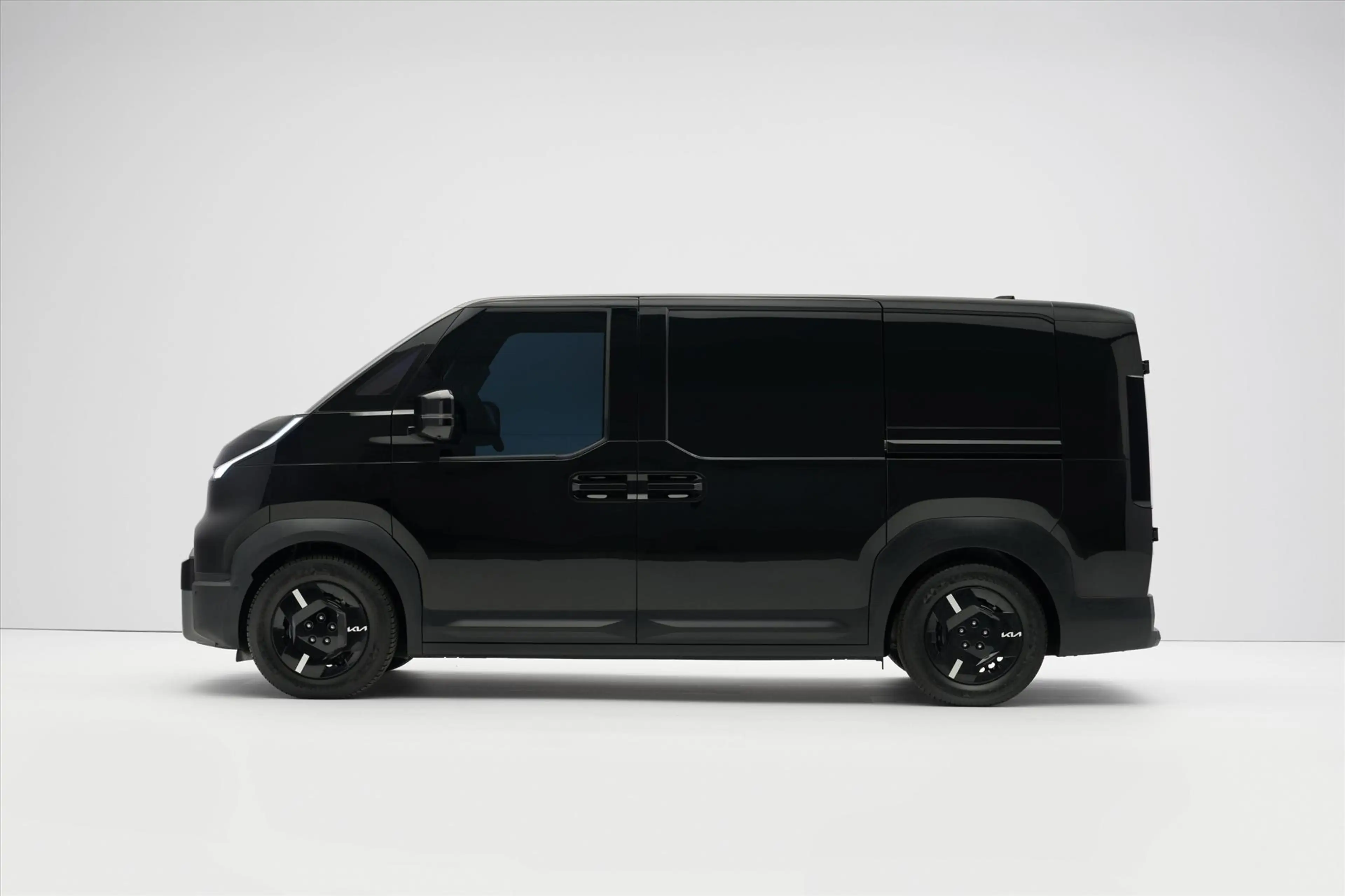 Kia PV5 Cargo 71,2 kWh 163pk L2H1 Elite Executive | Metallic Lak — photo 2