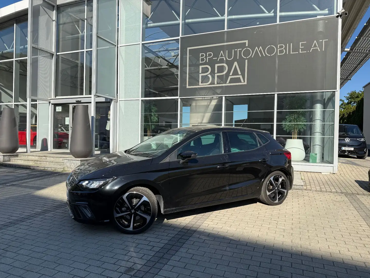 SEAT Ibiza 1.0 FR DSG // 5J./100.000Km Garantie // Schwarz - 2