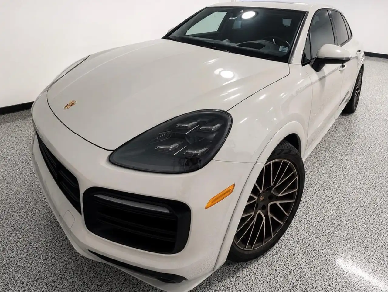 Porsche Cayenne снимка Porsche Cayenne