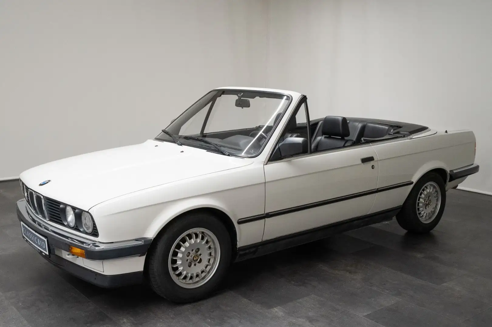 BMW 320 i Cabriolet Automatik Weiß - 1