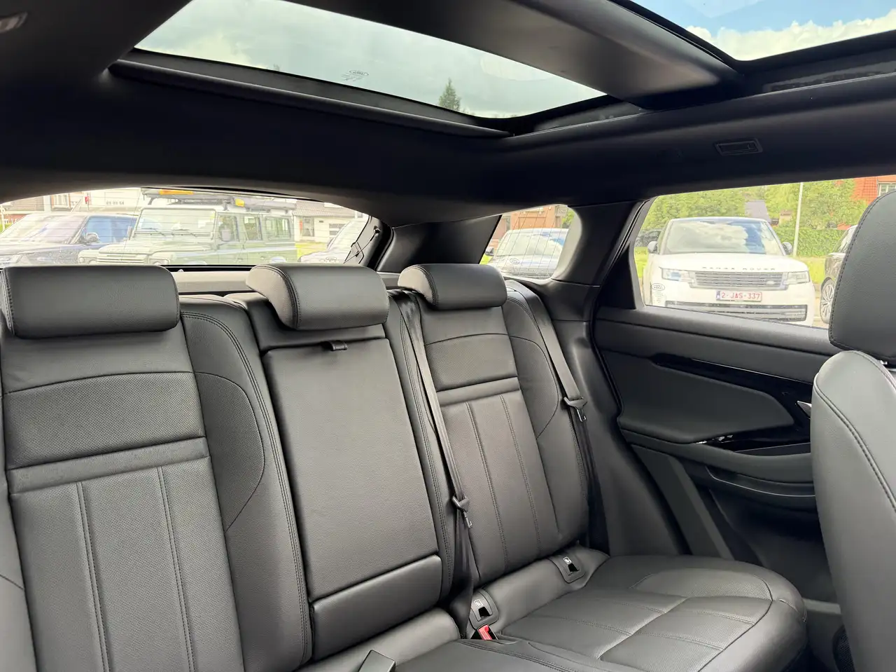 Land Rover Range Rover Evoque 2026 — фото 12
