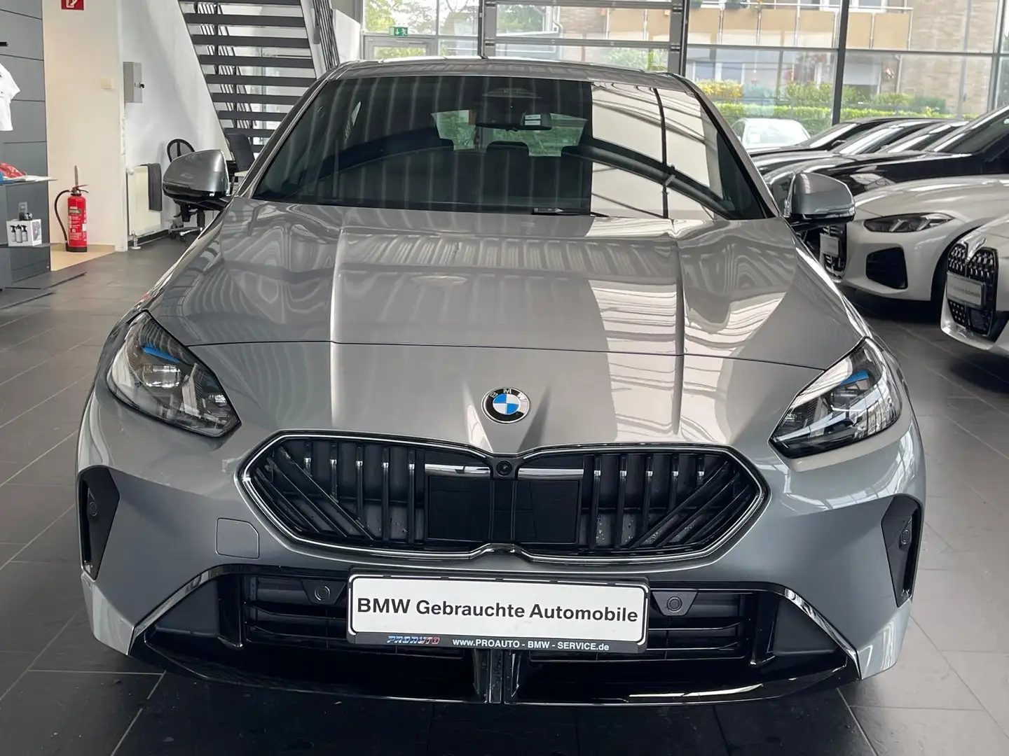 BMW 120 i M Sport Pro PANO/HUD/Kom.Zg/Dr.As+/19"/360° Grau - 2