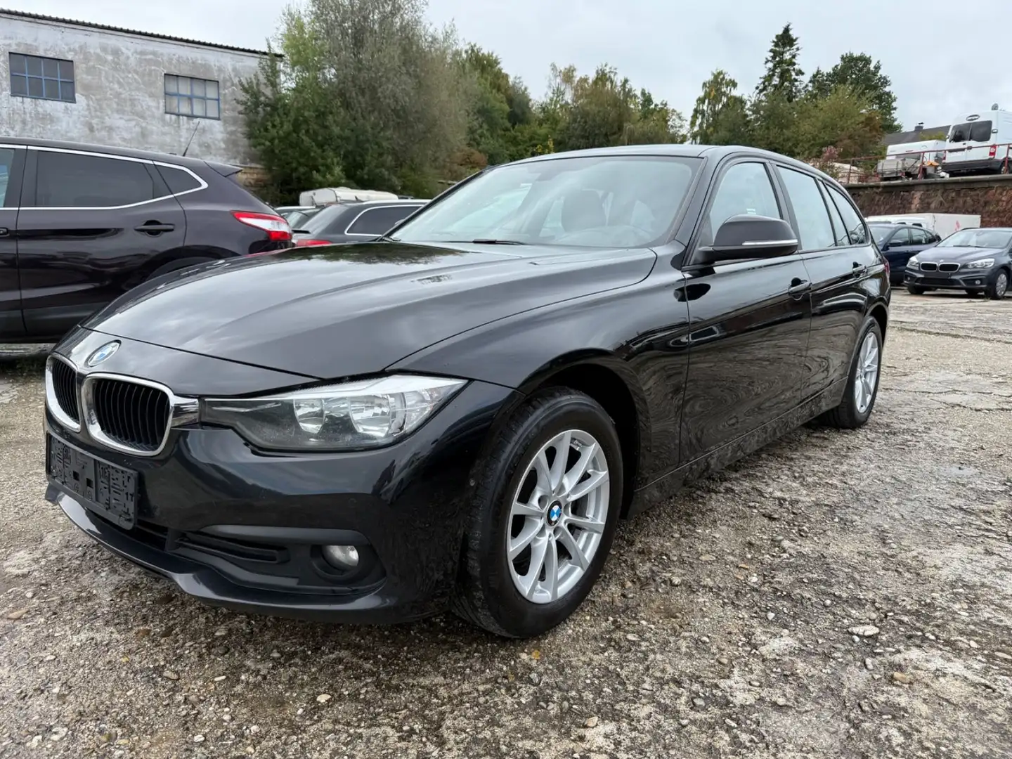 BMW 320 xDrive Touring Individual*360 Kamera* Noir - 1