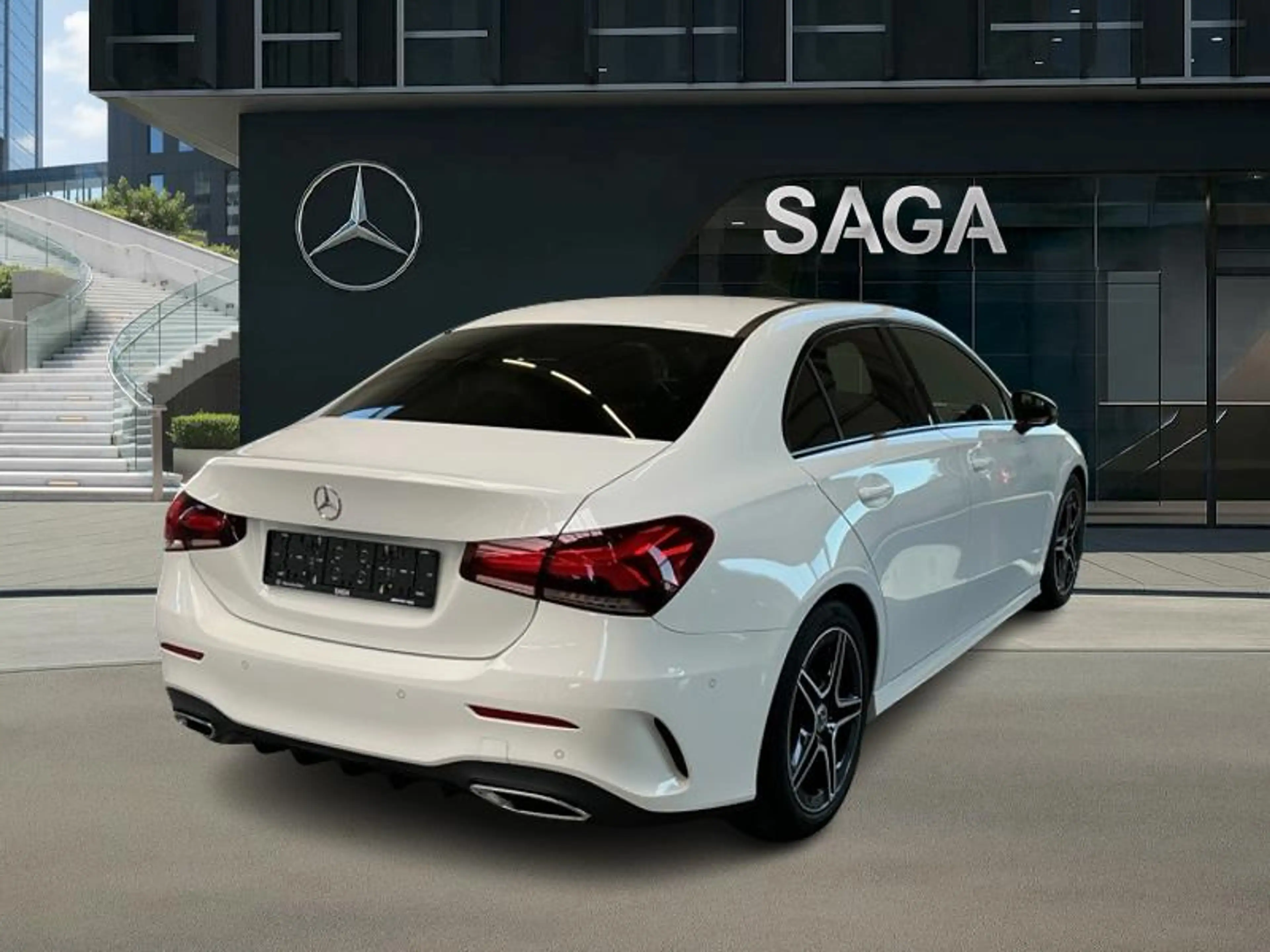 Mercedes-Benz A 200 d Berline AMG Toit Pano — photo 2
