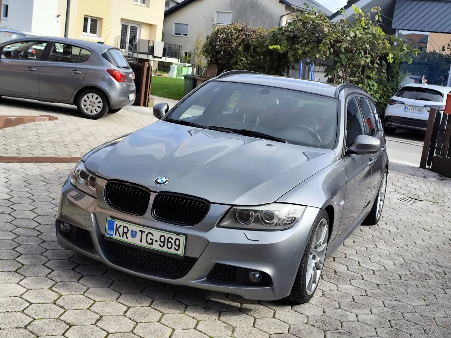BMW 335 335d Touring Aut. Grau - 2