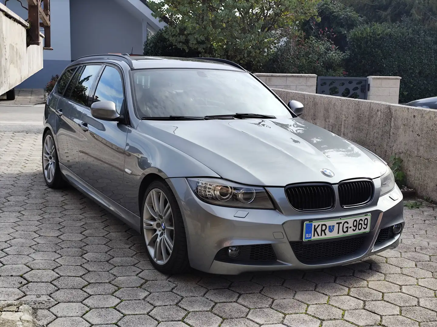BMW 335 335d Touring Aut. Grau - 1