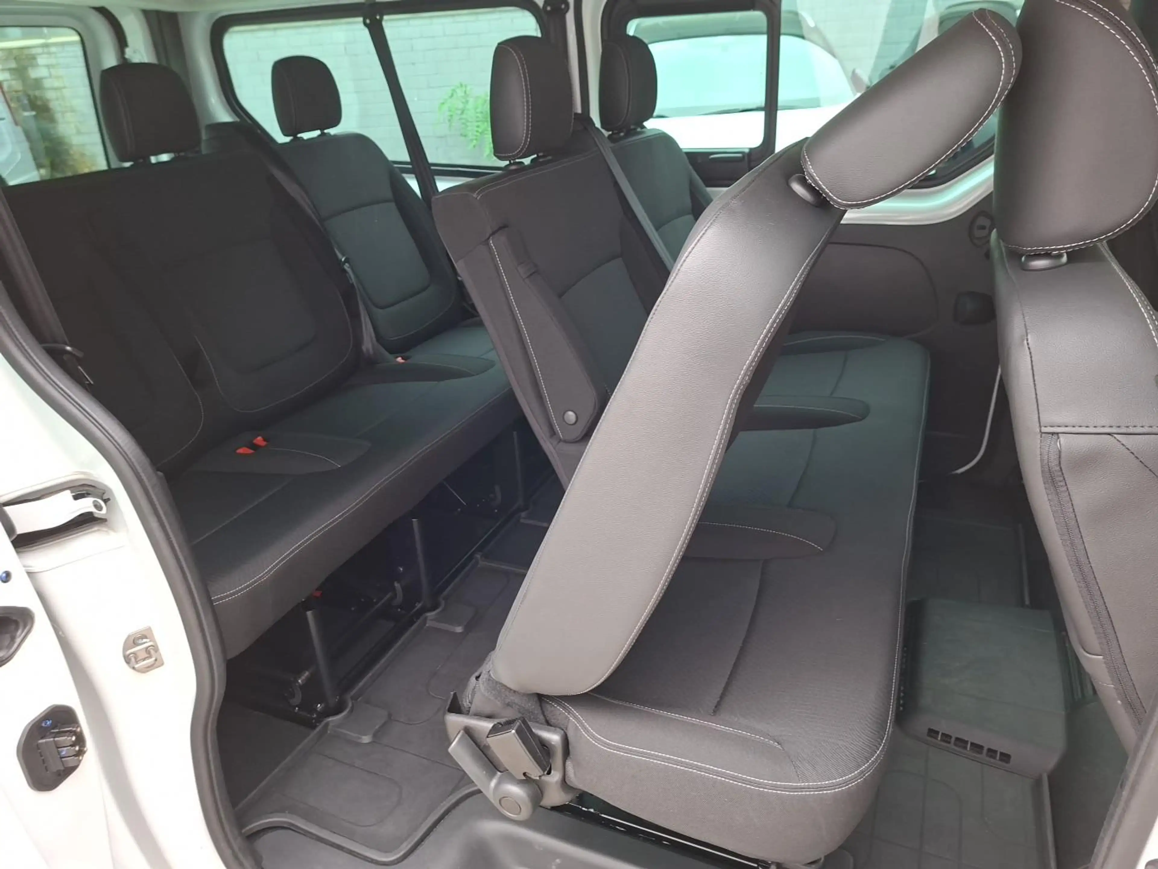 Nissan Primastar Kombi8 L2H1 3,0t dci170 DCT Tekna 2ST HK BES+ Desi — photo 15