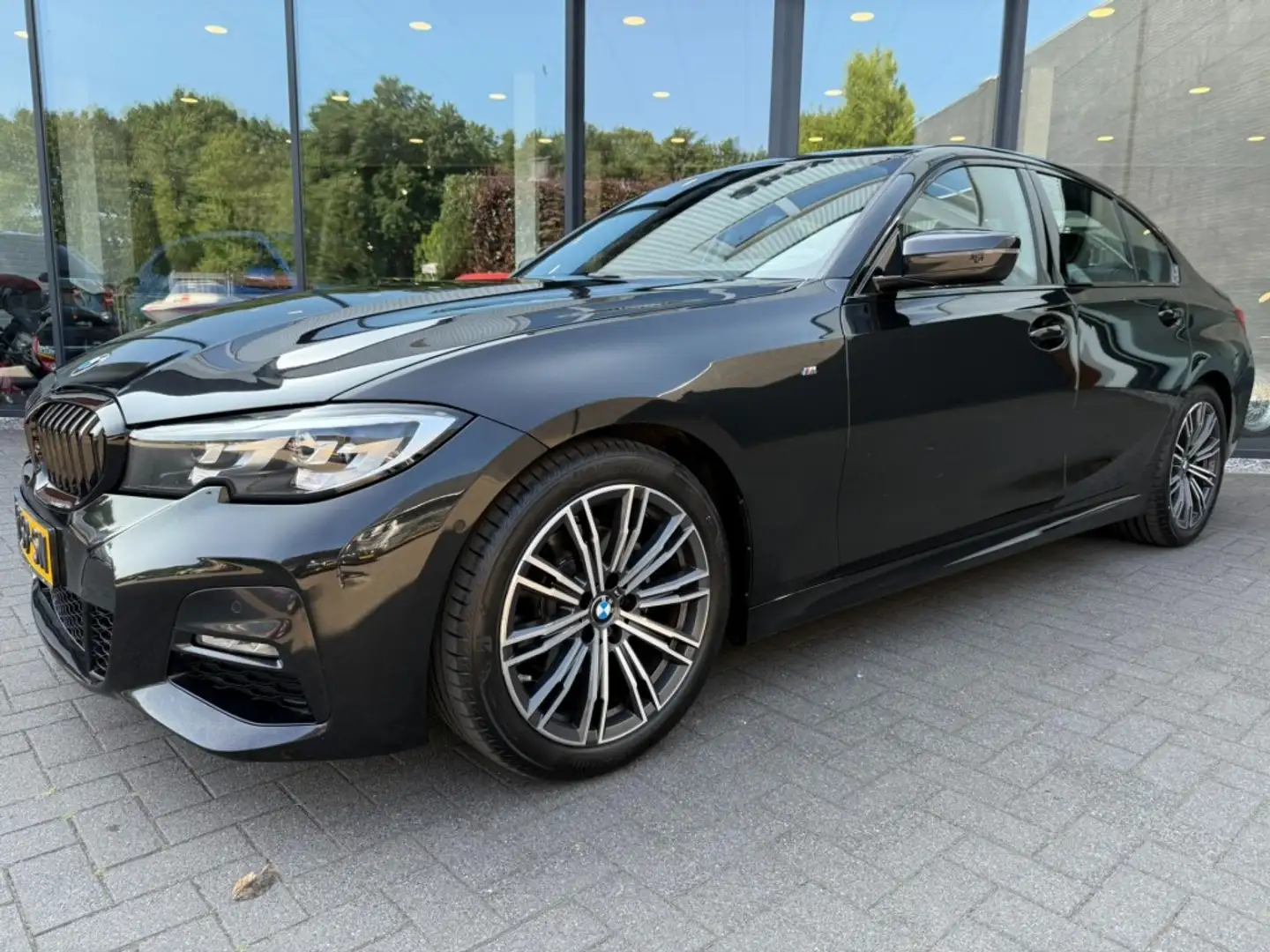 BMW 320 320i M-Sport,1e Eig,Half Leer,LED,Carplay,Dealer O Noir - 2
