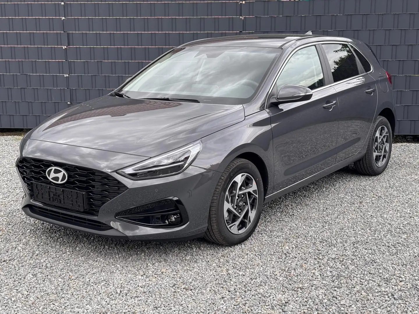 Hyundai i30 Family HB Smart Paket 2026 85 kW (116 PS), Scha... Grau - 1