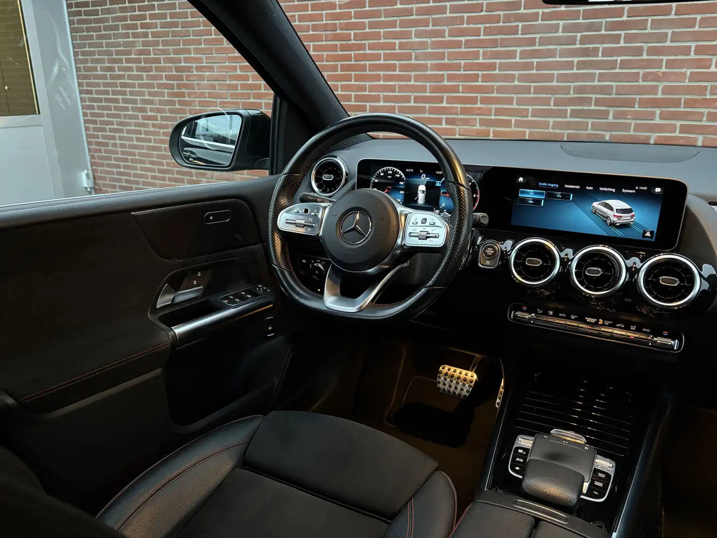 Mercedes-Benz B 180 180d Business Solution AMG | Cruise | Carplay | Zwart - 2